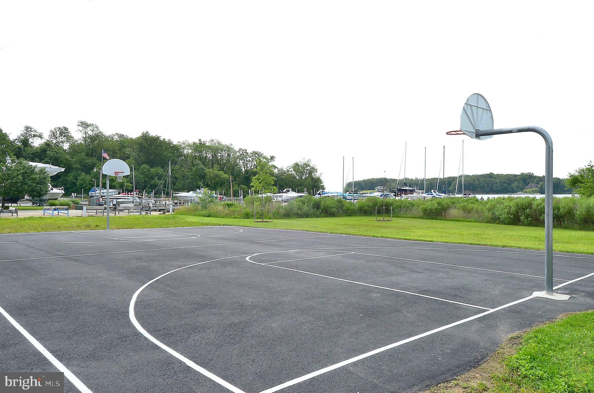 WOODLAND BEACH - Residential