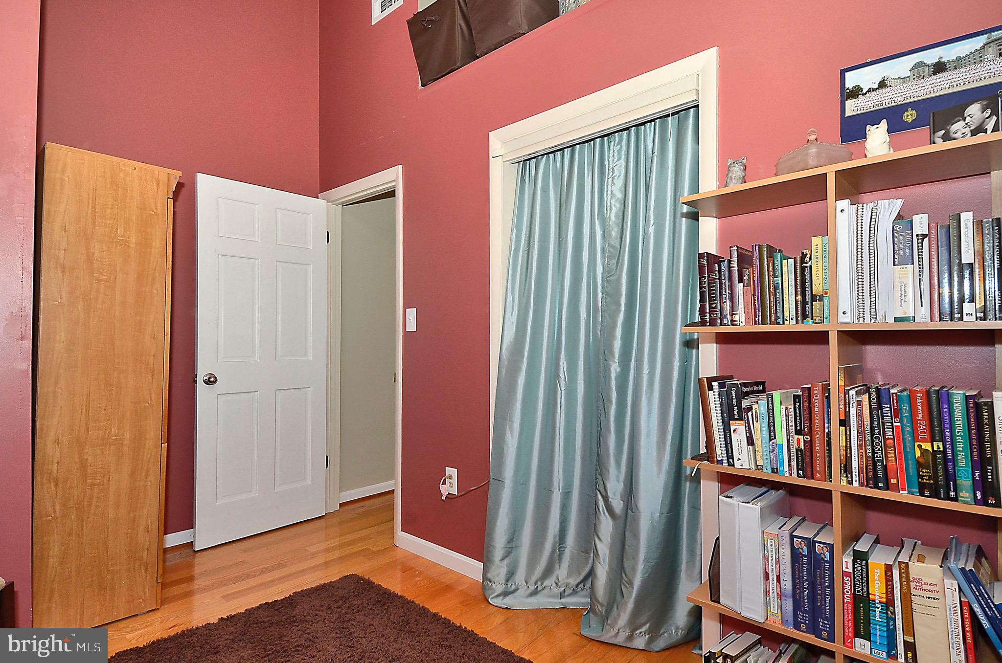 WOODLAND BEACH - Residential