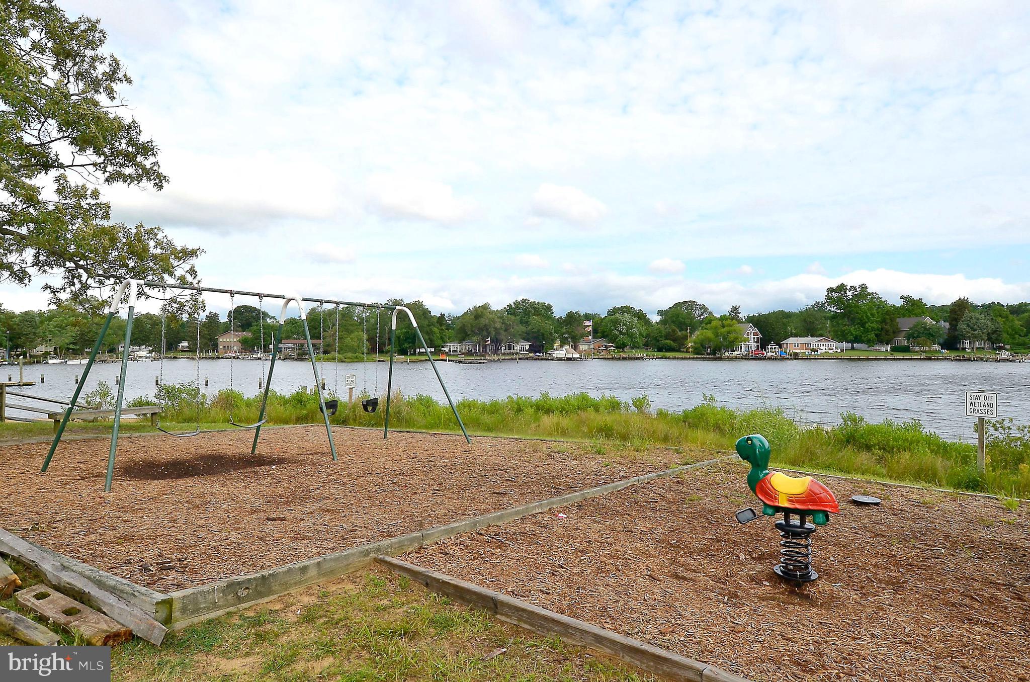 WOODLAND BEACH - Residential