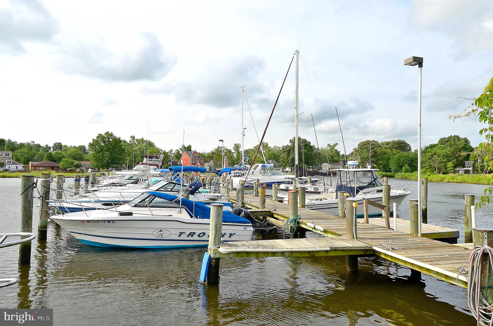 WOODLAND BEACH - Residential