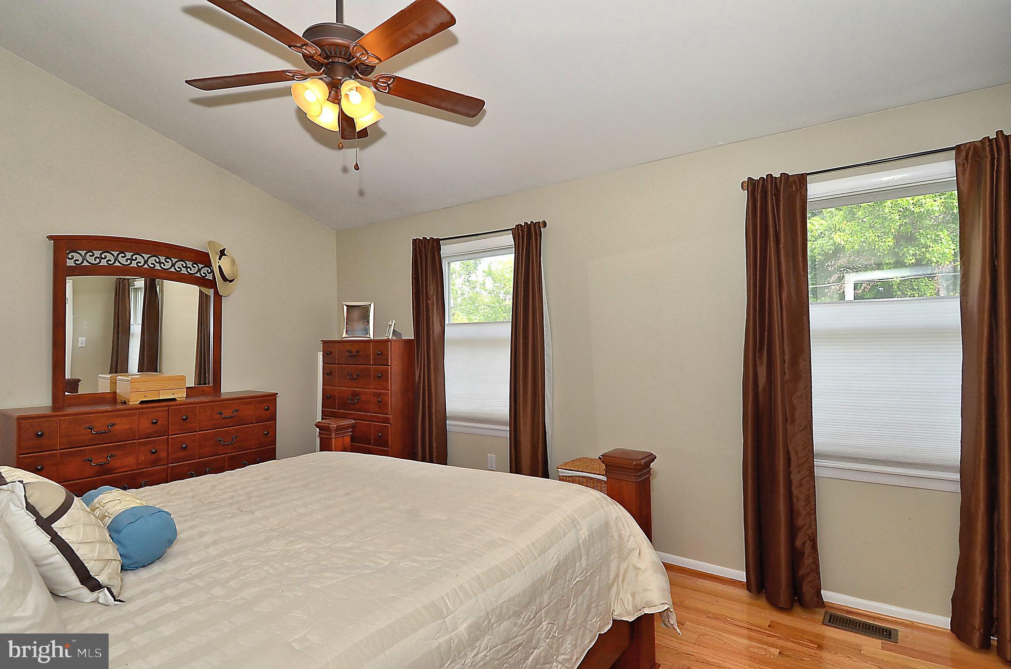 WOODLAND BEACH - Residential