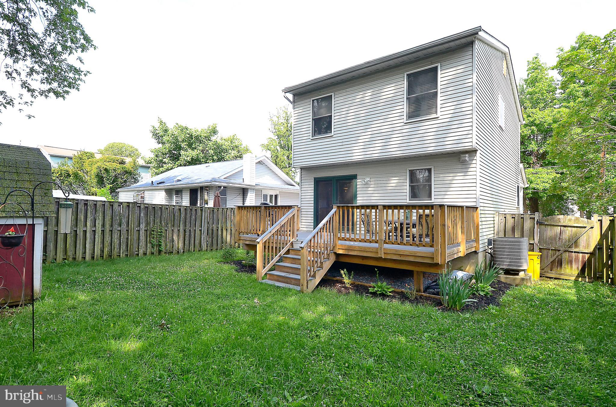 WOODLAND BEACH - Residential