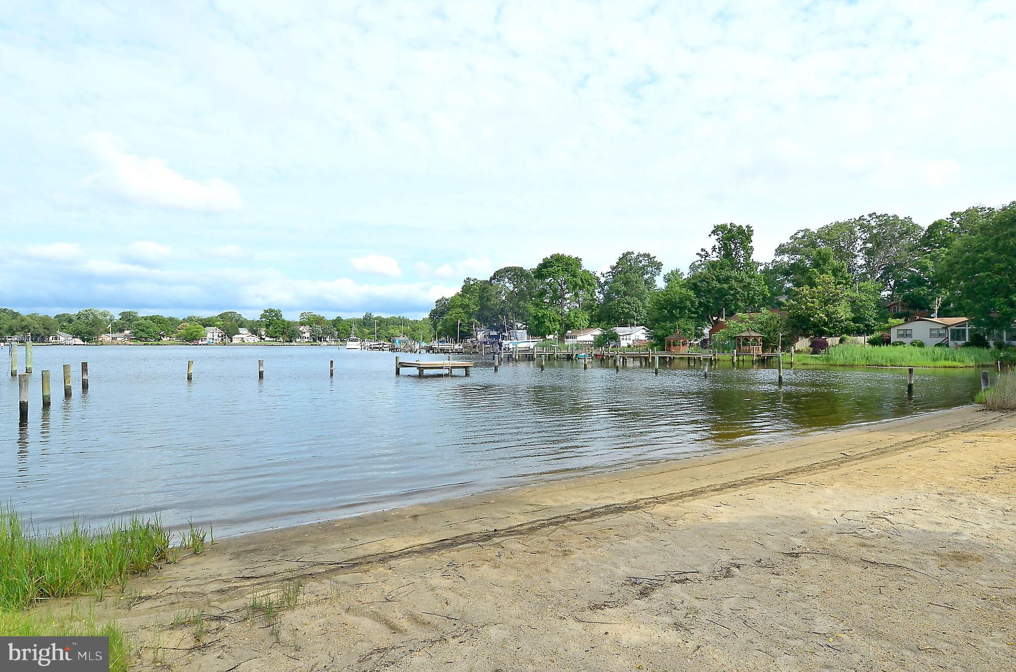 WOODLAND BEACH - Residential