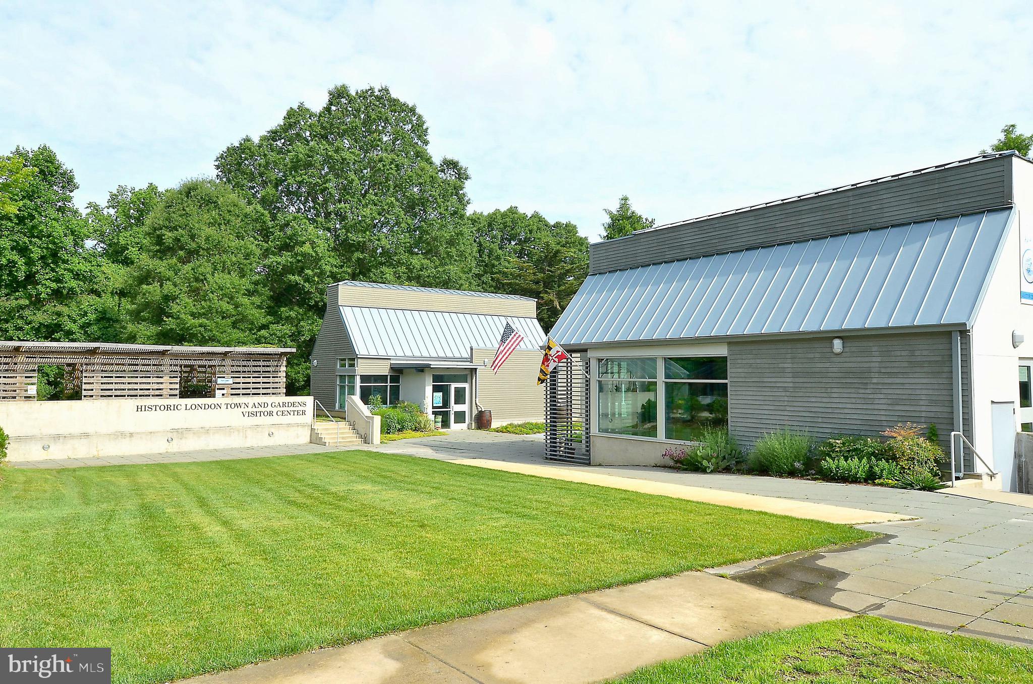 WOODLAND BEACH - Residential