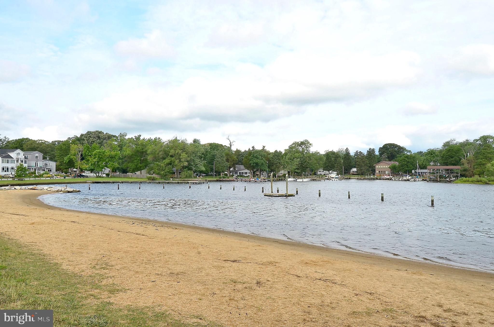 WOODLAND BEACH - Residential