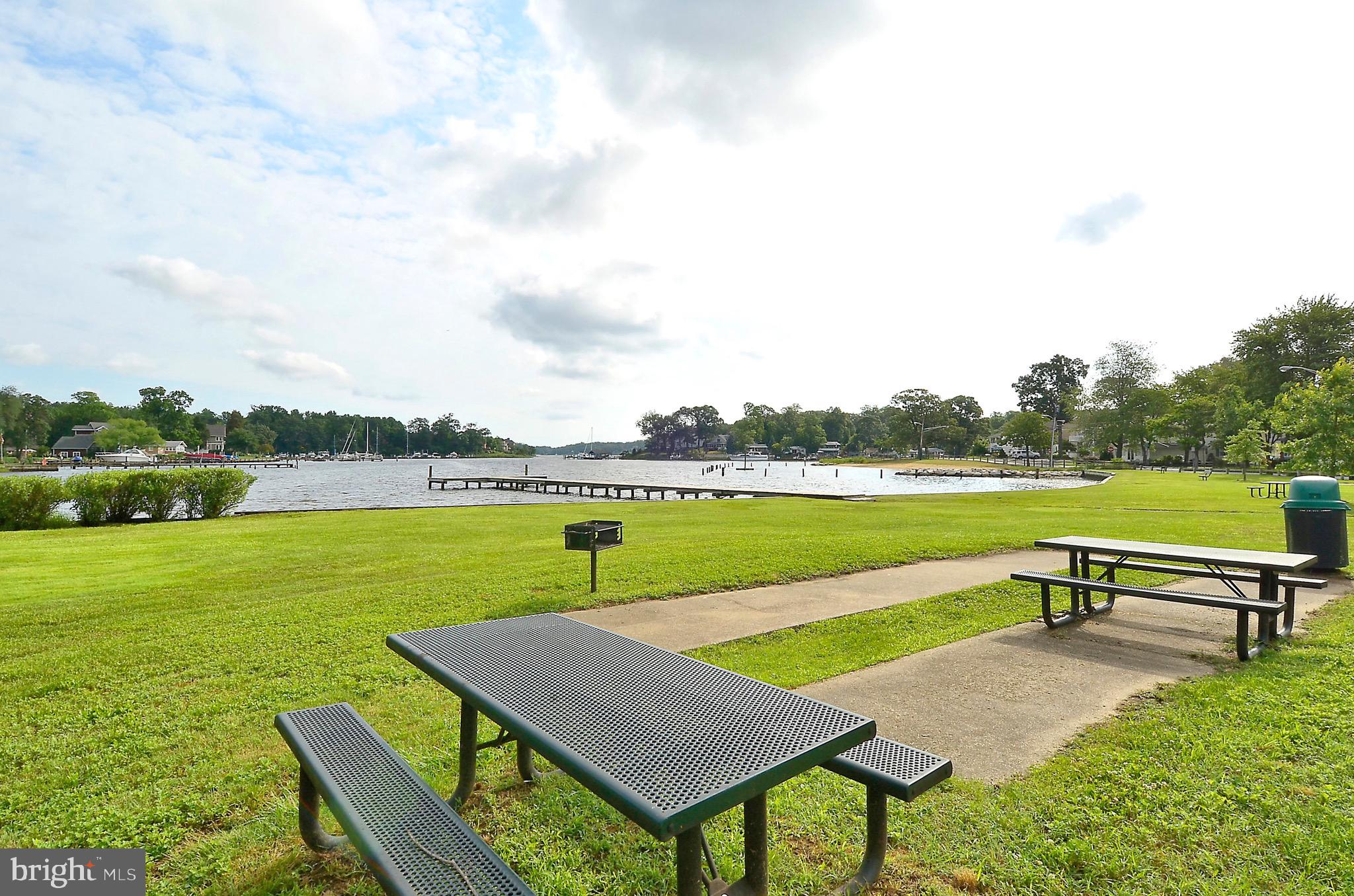 WOODLAND BEACH - Residential