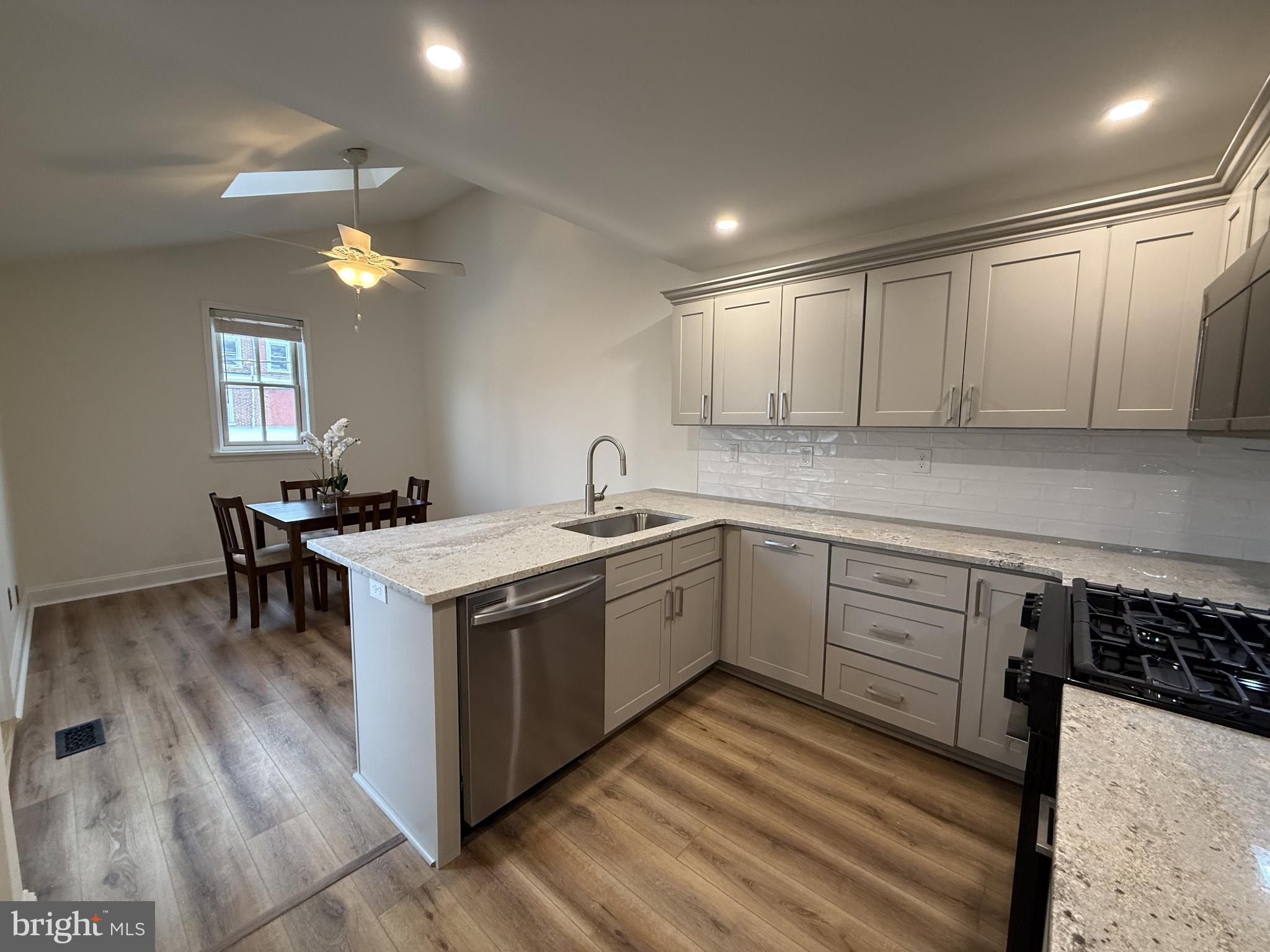 25 ADELE ALY ALLEY C-3