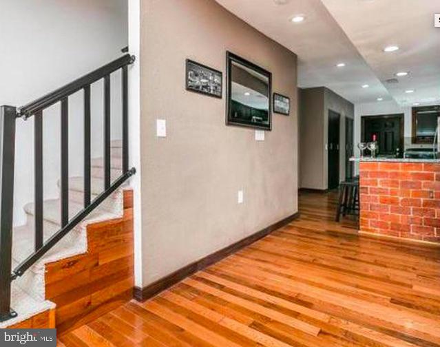 2 BED 2 BATH - NEW RENOVATION. Close to University of MD Baltimore. Walking distance to inner harbor. Easy access to 95, 295, Rt. 1. Close to Ravens and Orioles Stadiums.