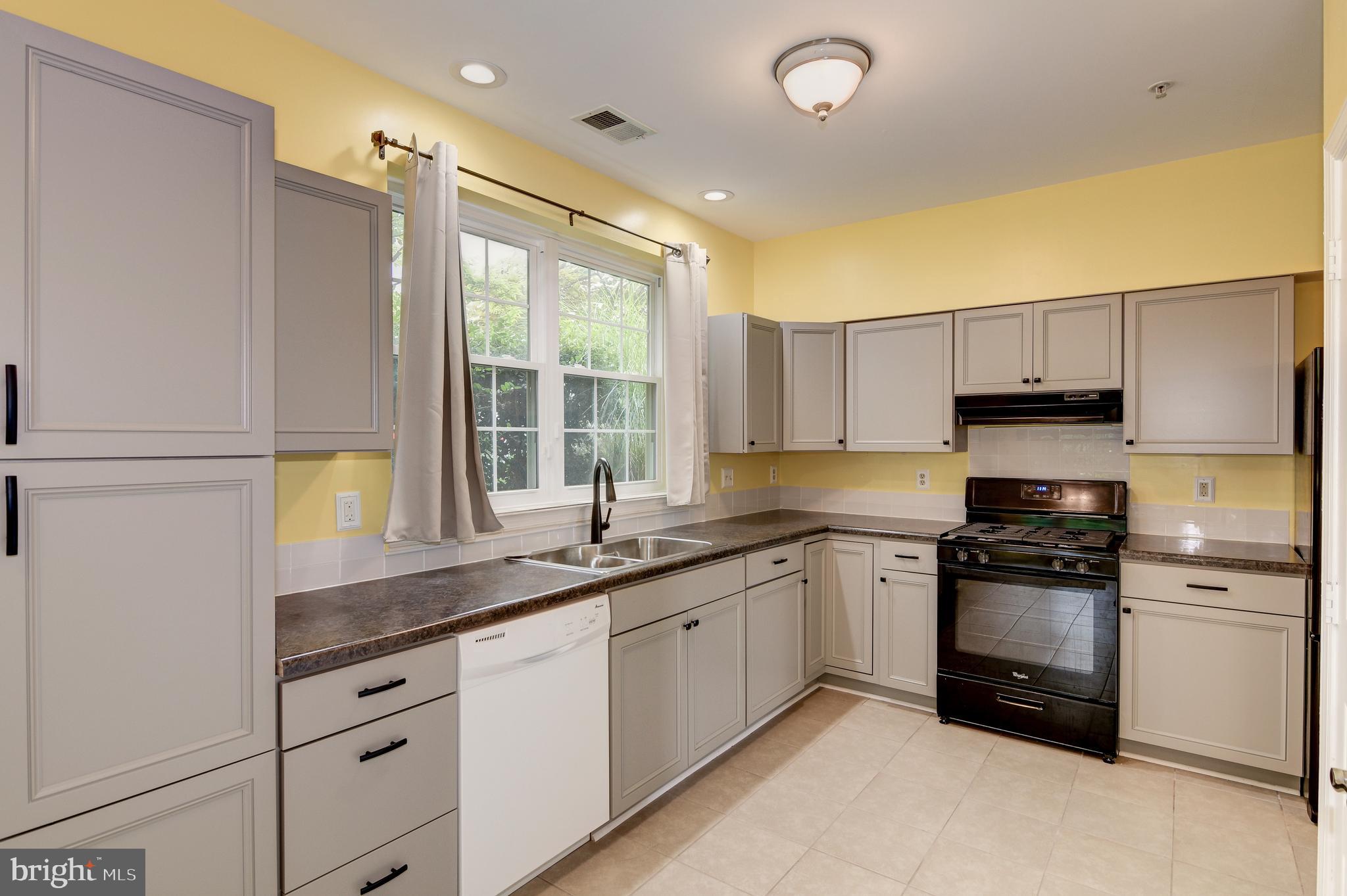 NANTUCKET MEWS @ CROFTON - Residential