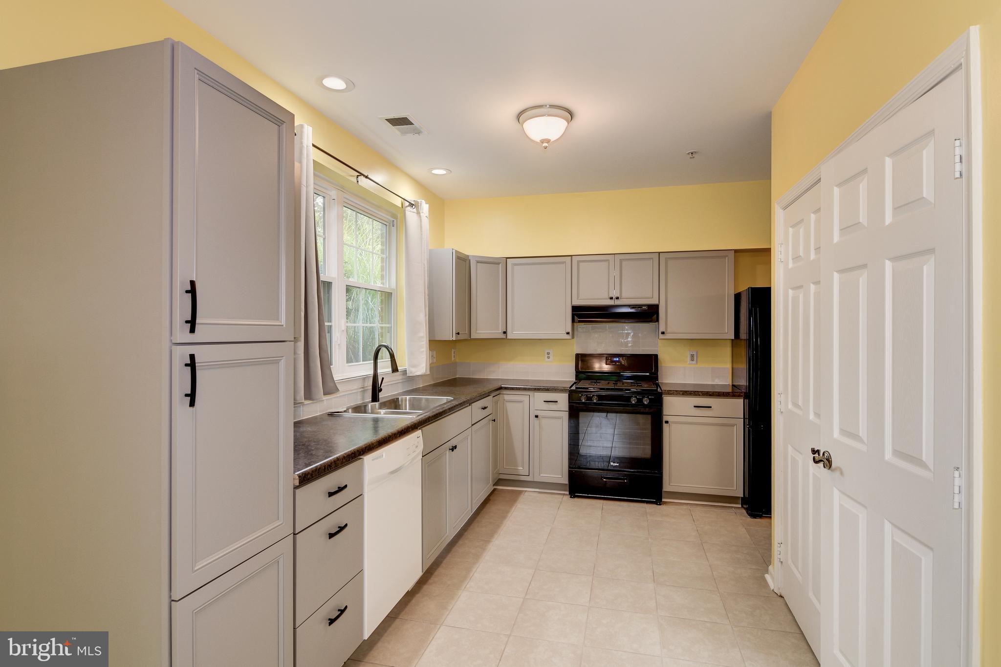 NANTUCKET MEWS @ CROFTON - Residential