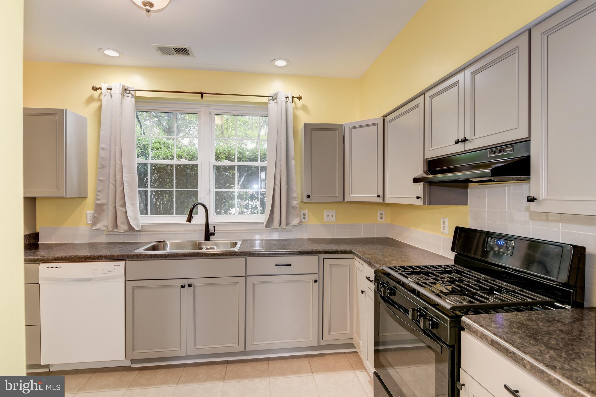 NANTUCKET MEWS @ CROFTON - Residential