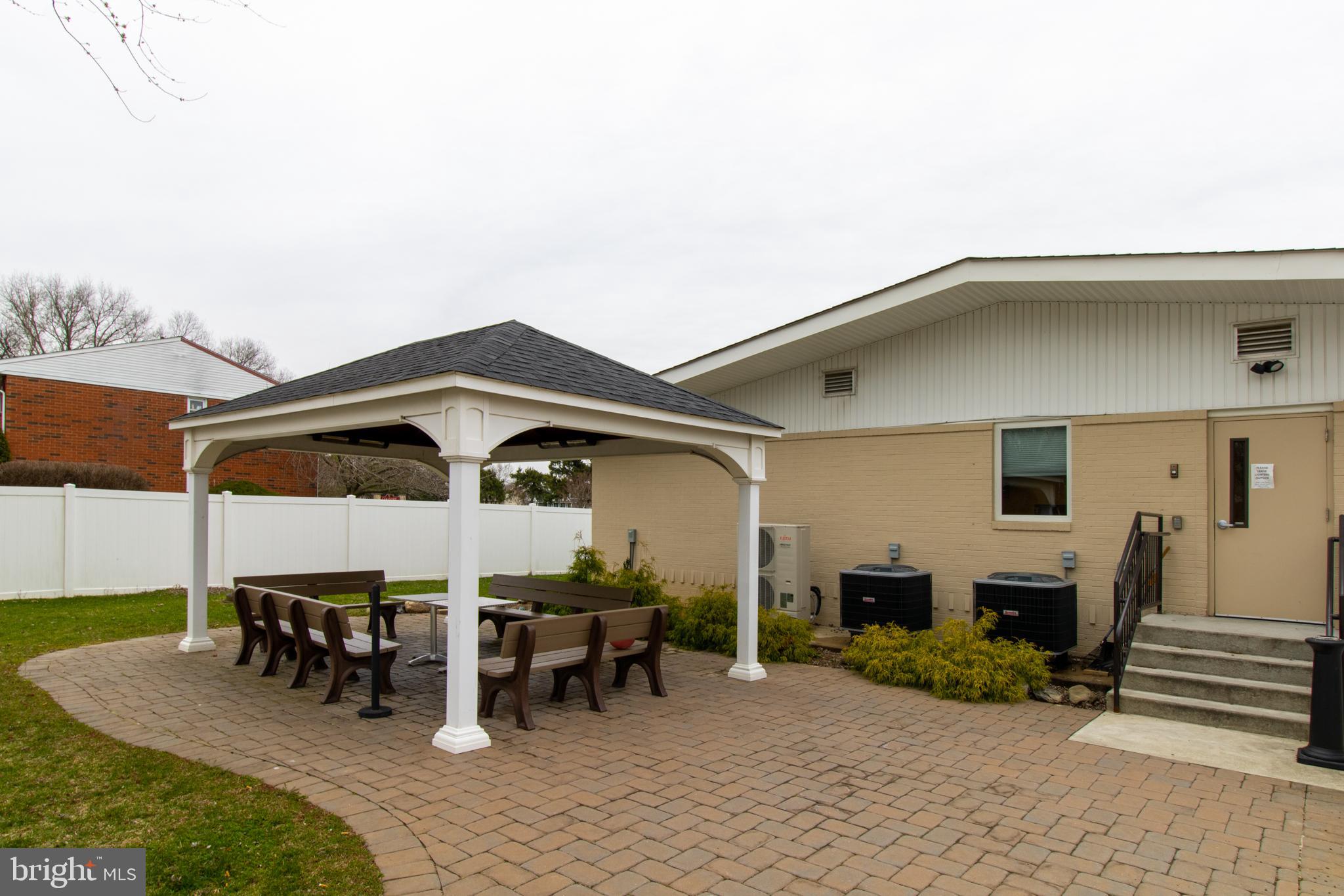 LEVITTOWN - Commercial Sale
