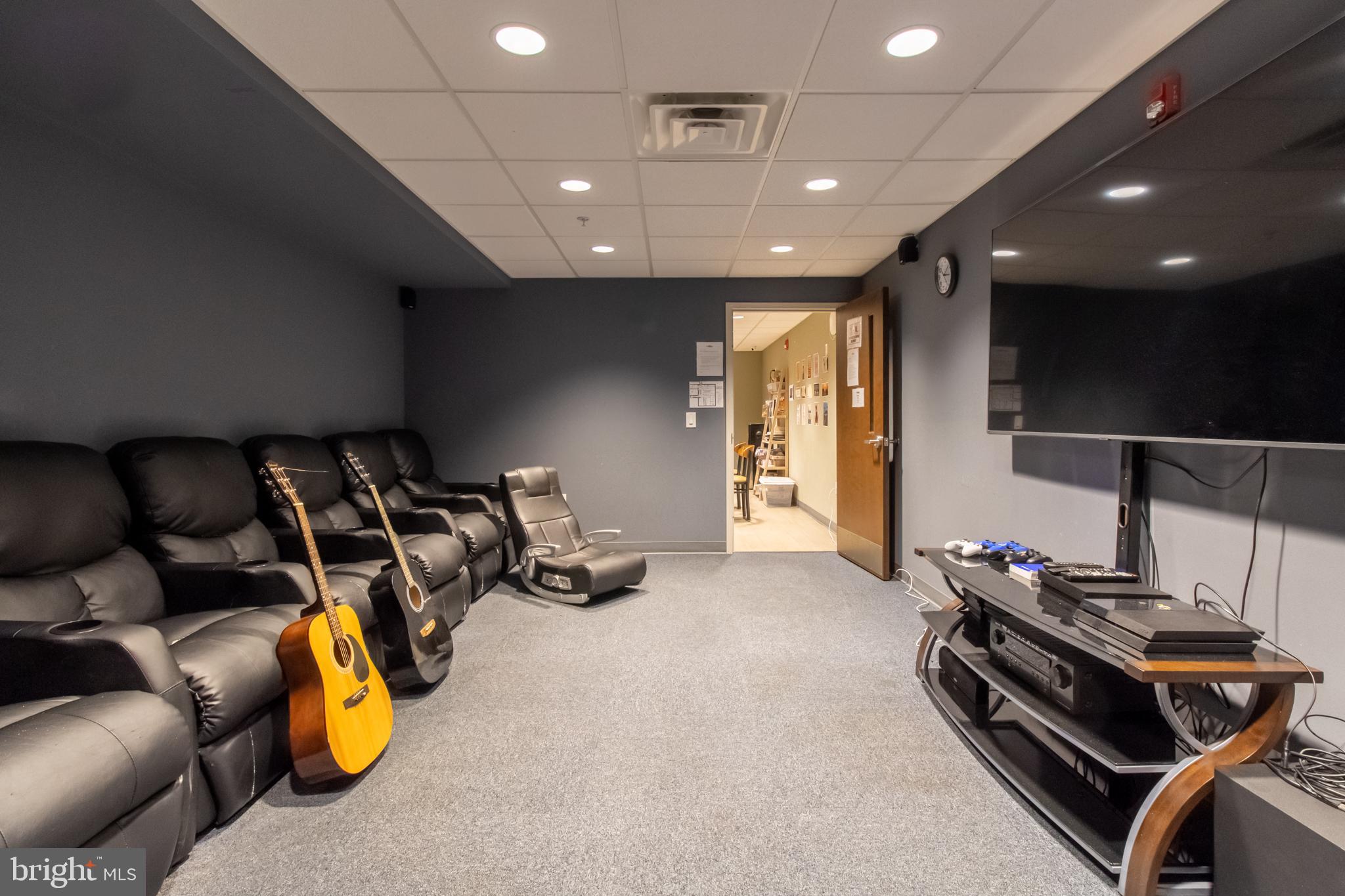 LEVITTOWN - Commercial Sale