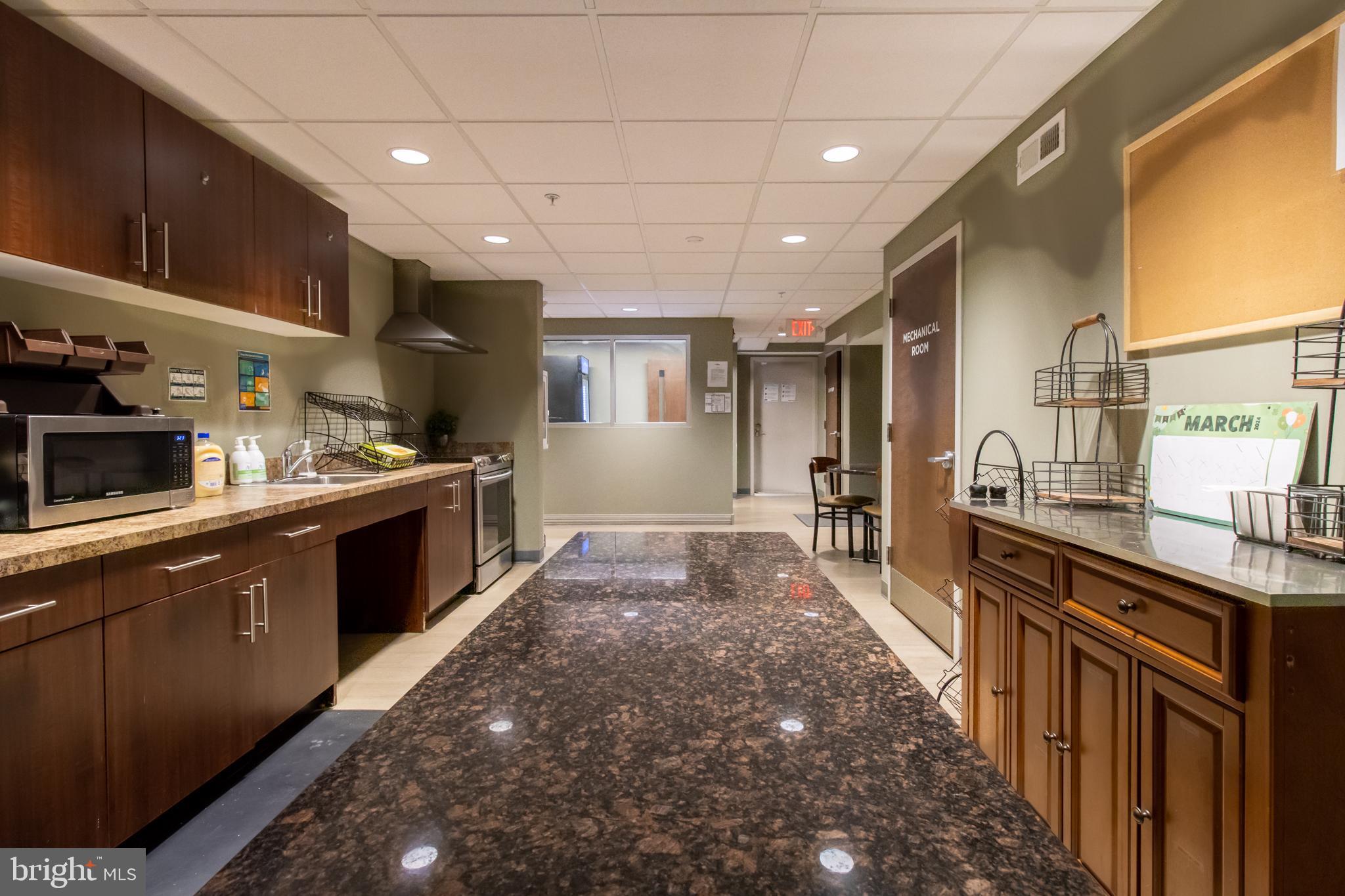 LEVITTOWN - Commercial Sale