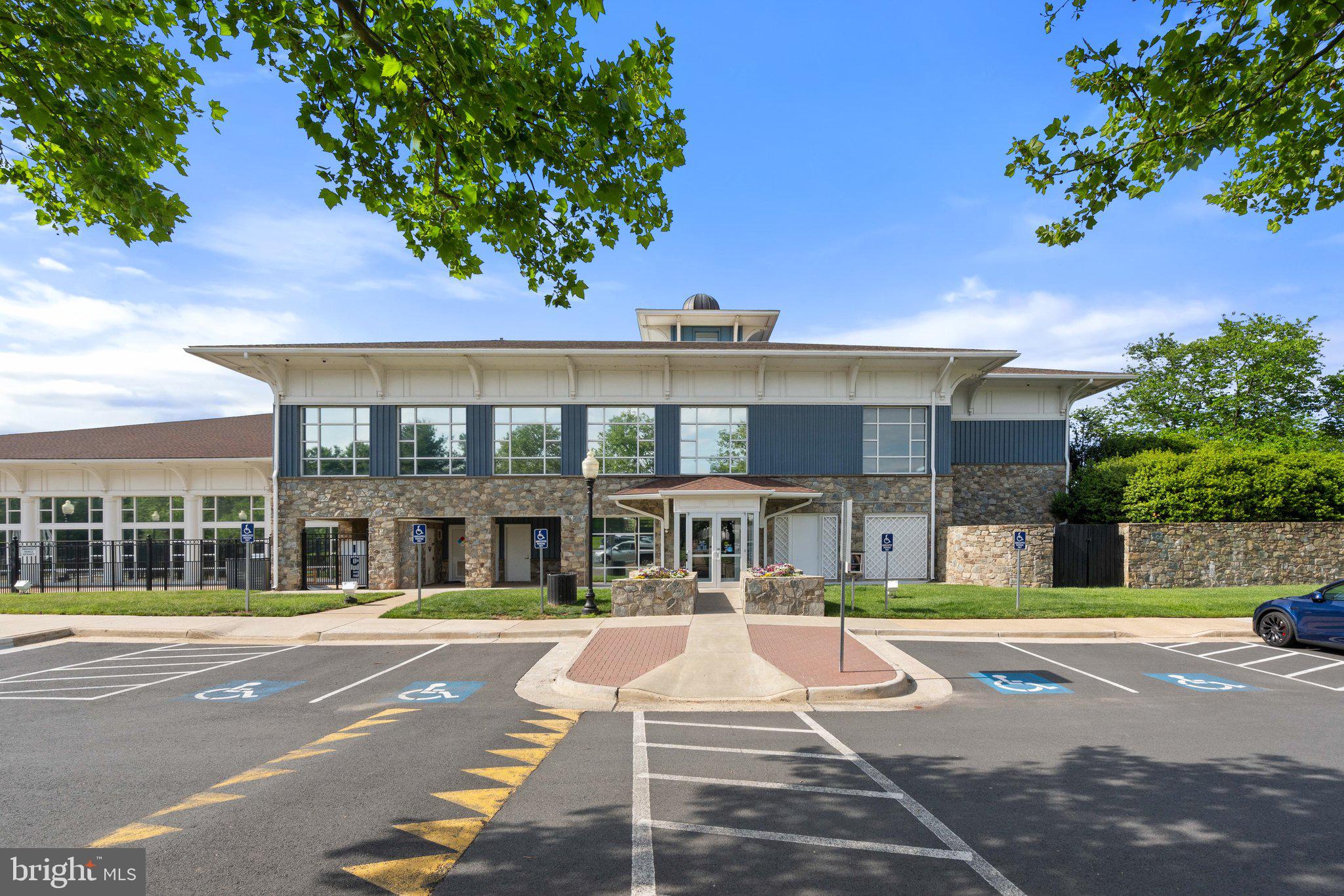 ASHBURN VILLAGE - Residential