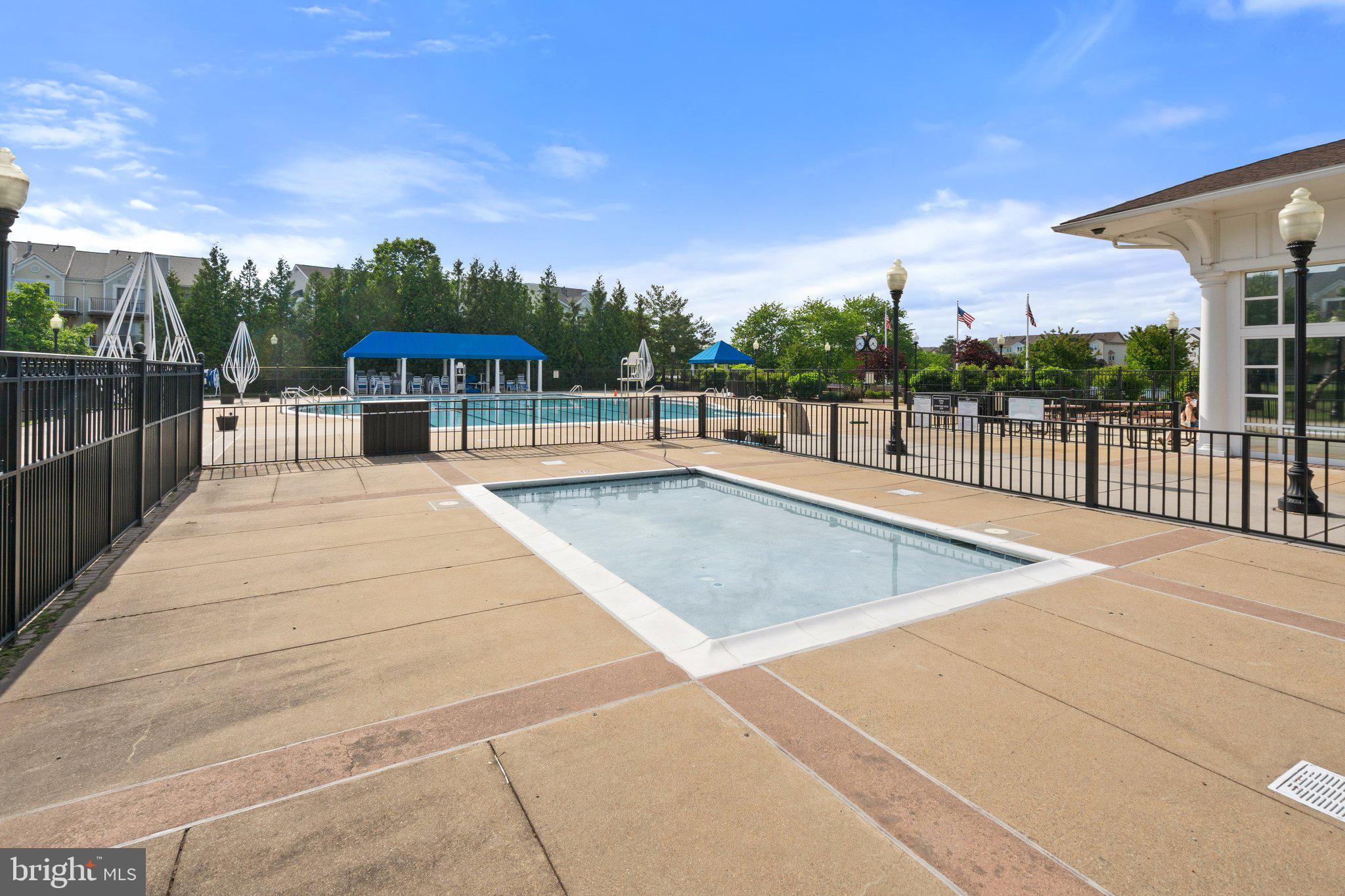 ASHBURN VILLAGE - Residential