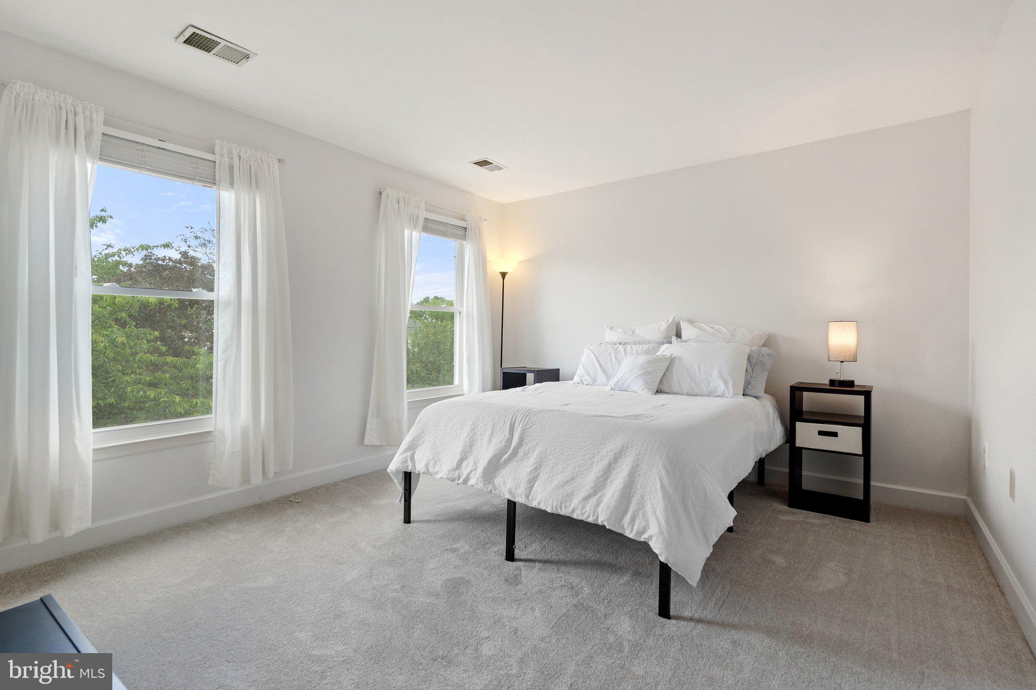 ASHBURN VILLAGE - Residential