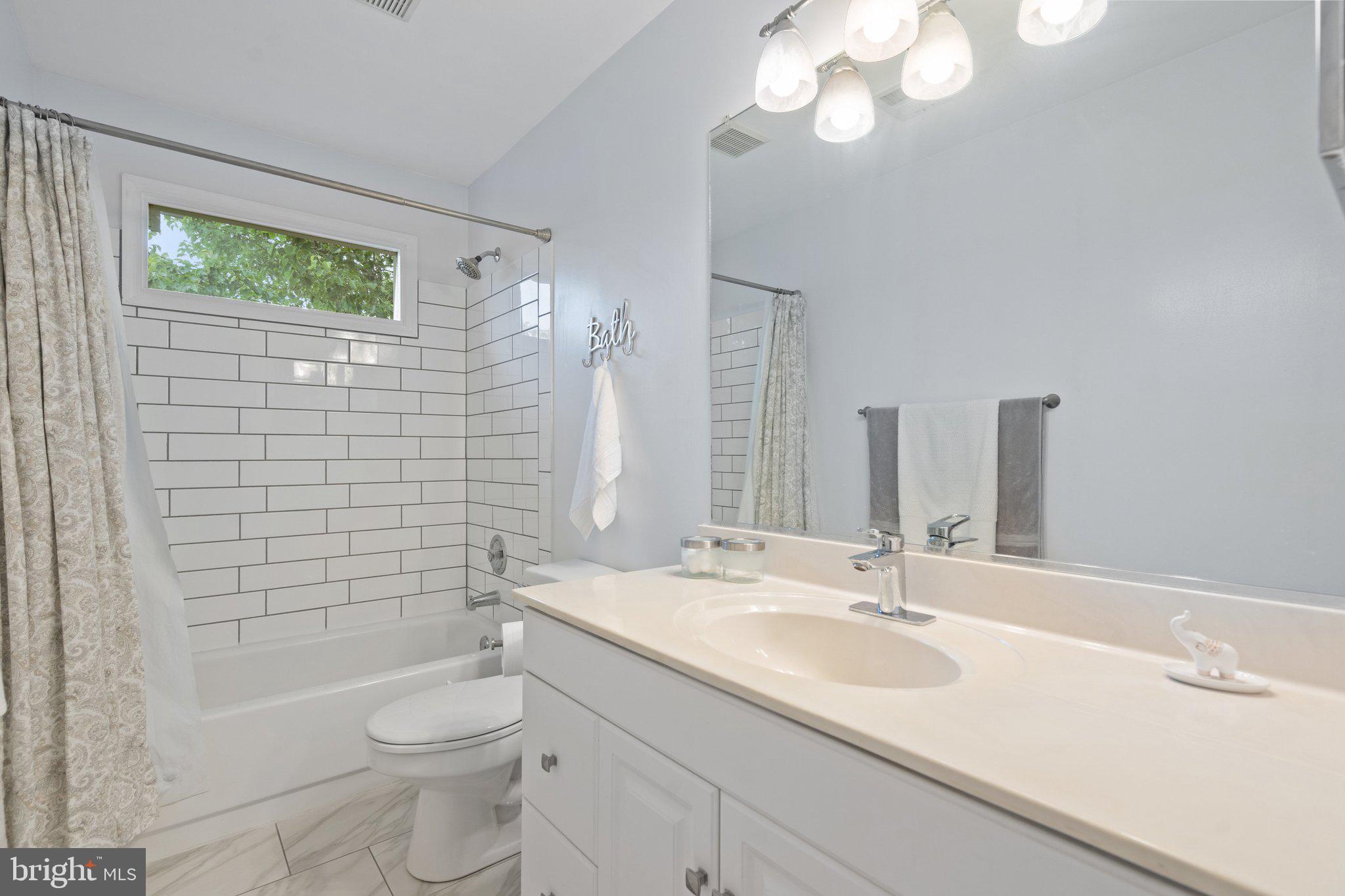 ASHBURN VILLAGE - Residential