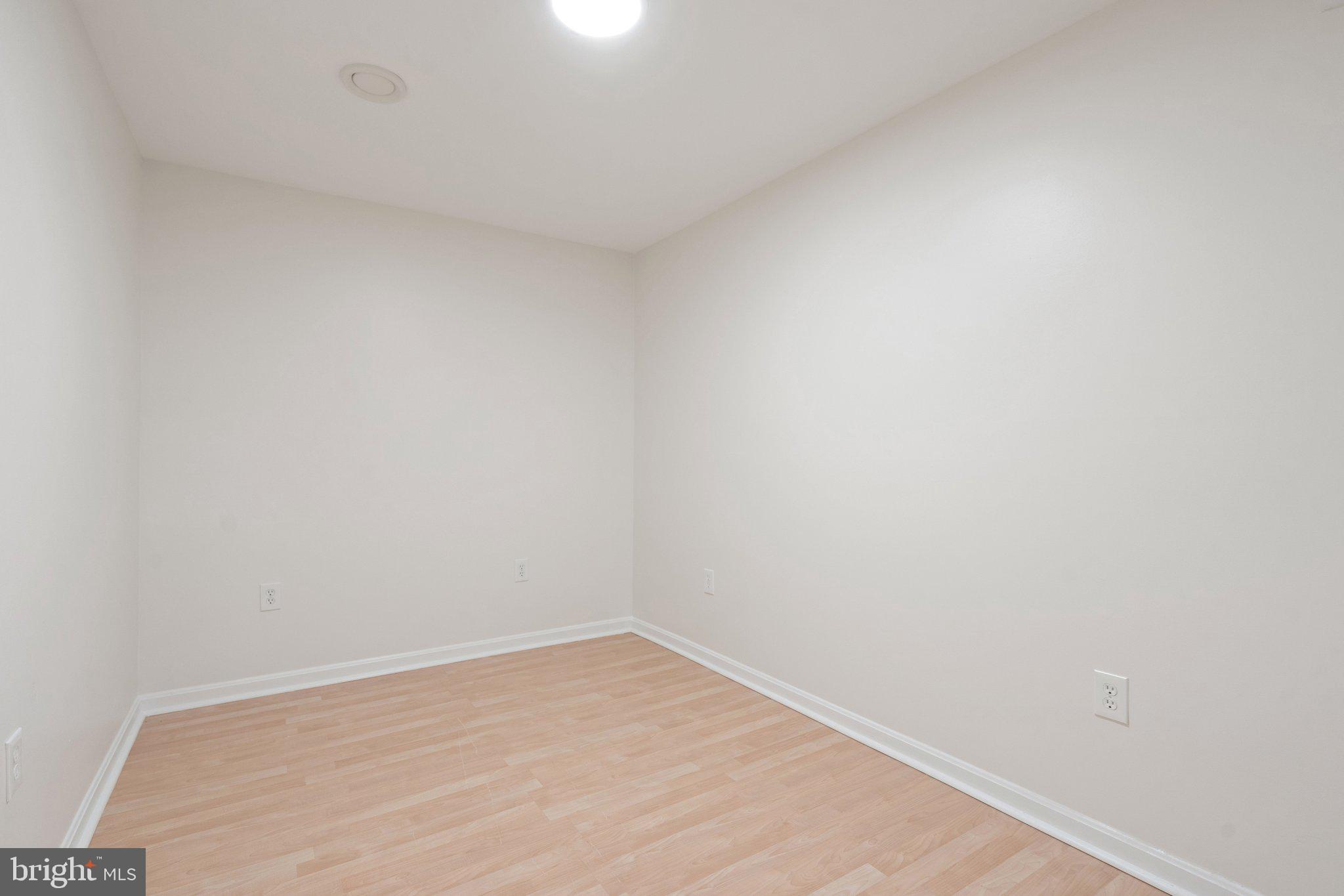 ASHBURN VILLAGE - Residential