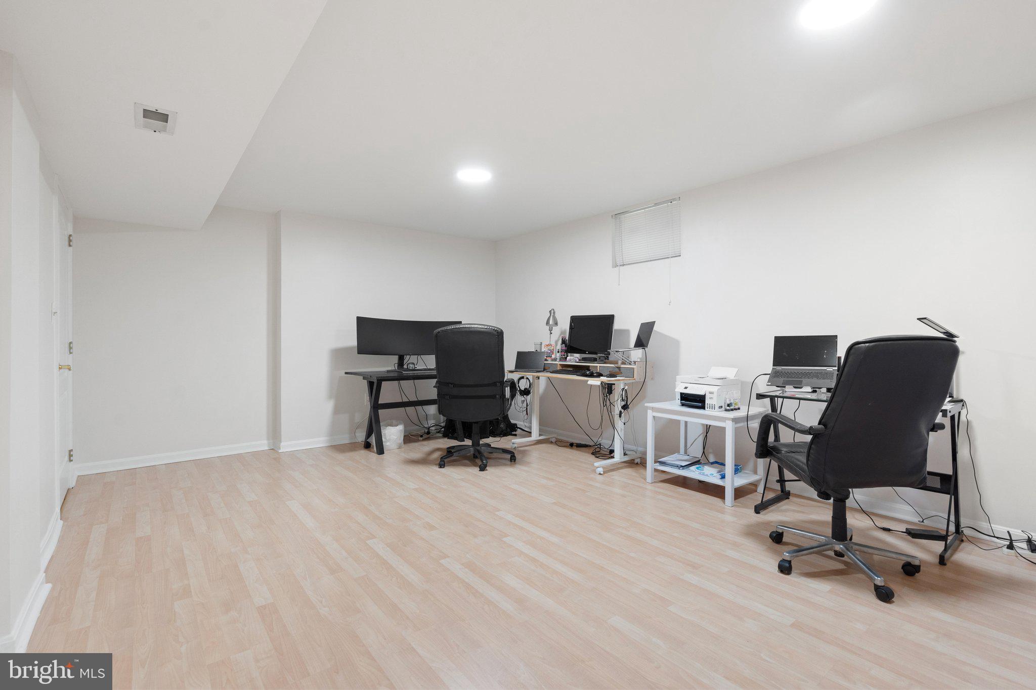 ASHBURN VILLAGE - Residential