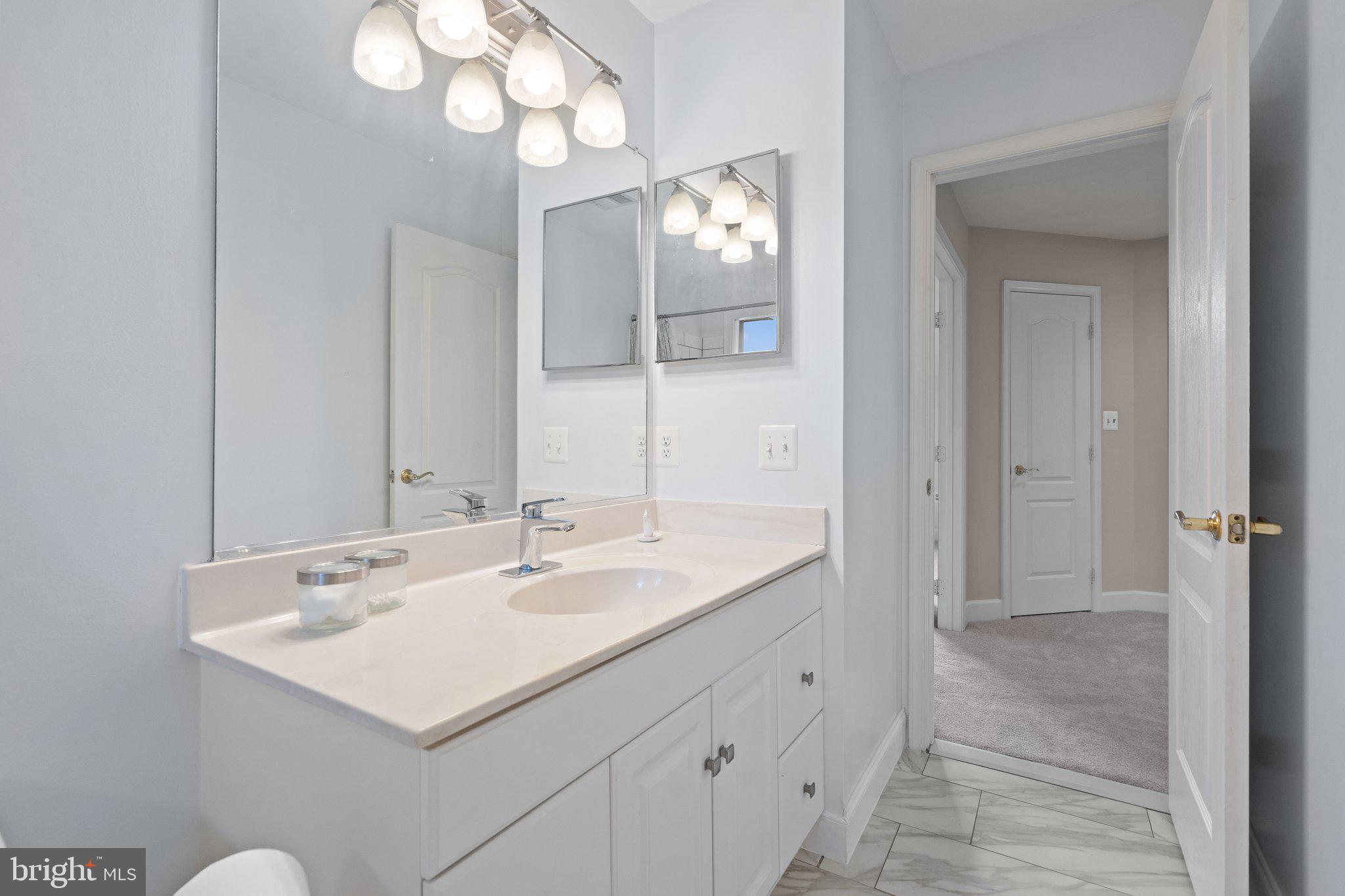 ASHBURN VILLAGE - Residential