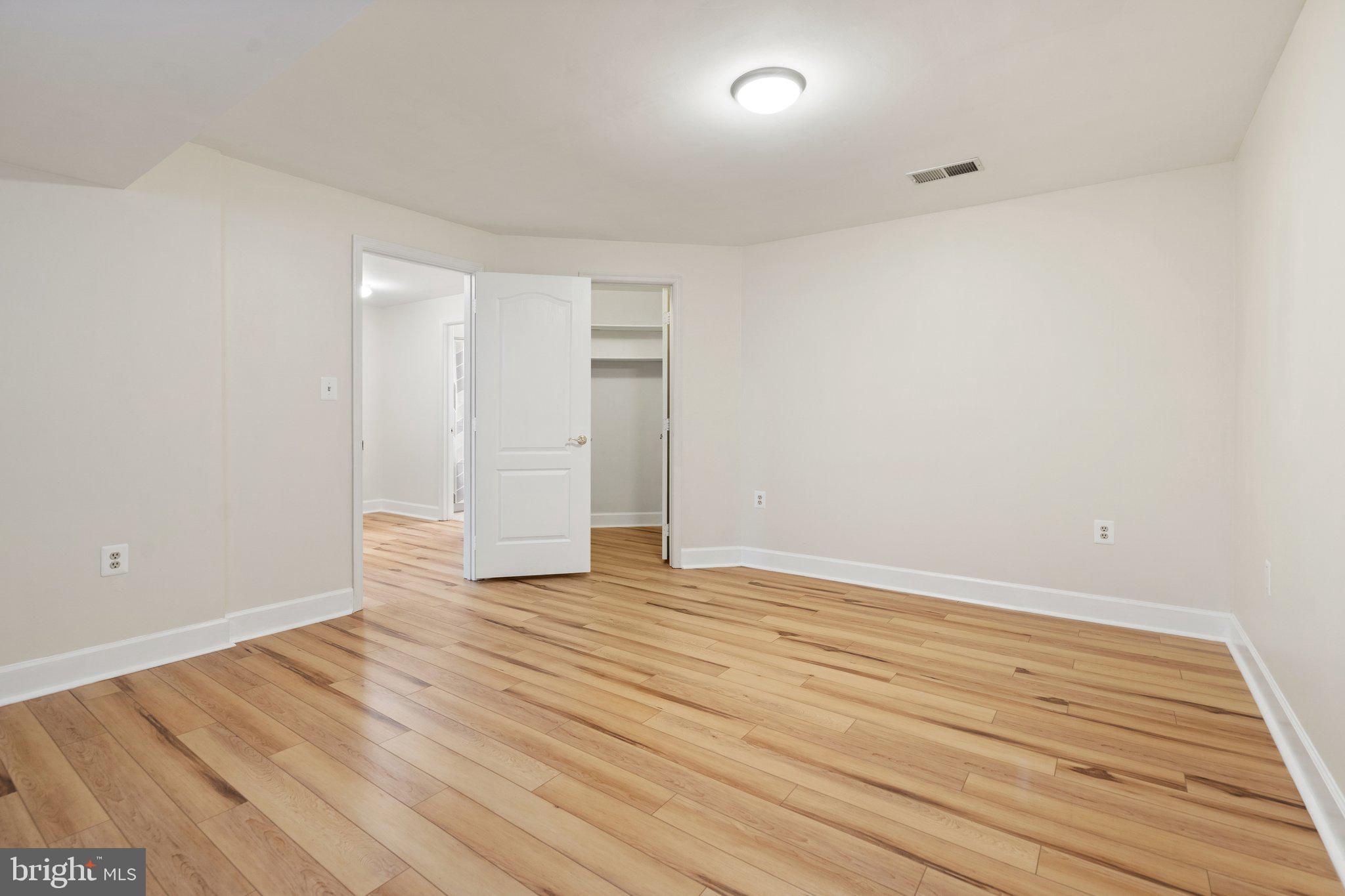 ASHBURN VILLAGE - Residential