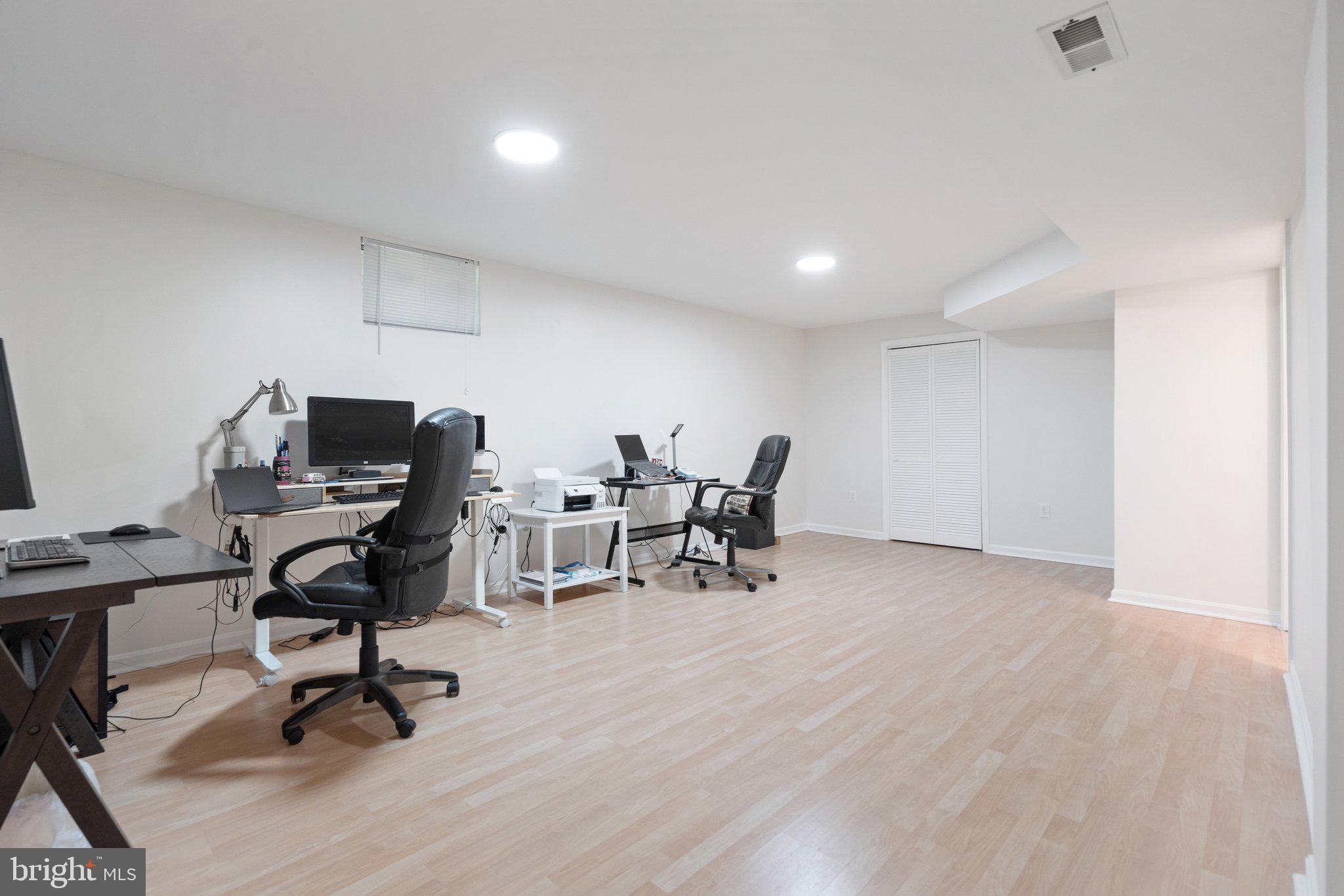 ASHBURN VILLAGE - Residential