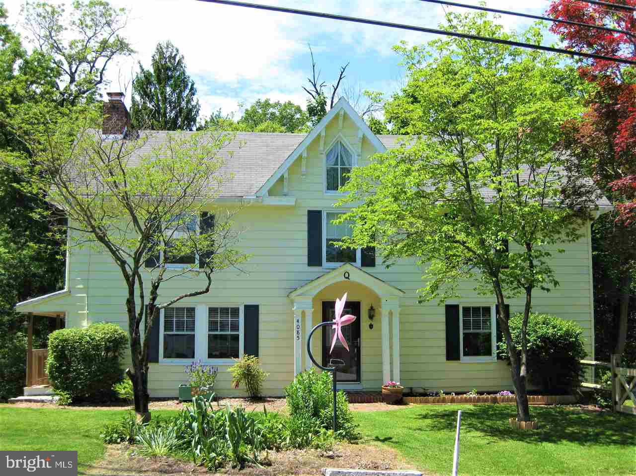 This house was the 1st or 2nd house built in Scotland around 1780-1785. A lot of historical info on the house (1st post office, jail and blacksmith shop) and so much more, a must see. Beautiful 3 bedrooms, full bath, kit w/ app pkg, dining room, living room and foyer. Has full basement/laundry area and half bath. The is an In-law cottage separate from the house, open area for living and full bath with separate electric. Picture yourself in this historical beauty!