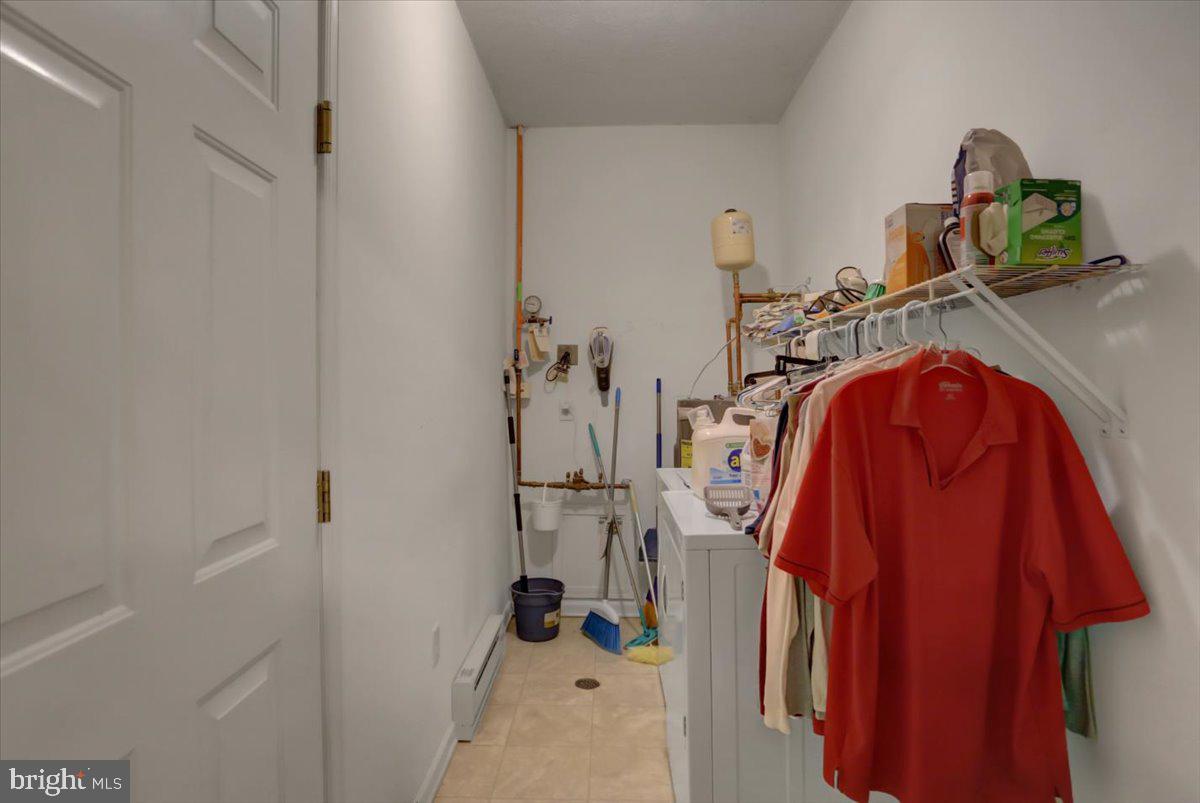 SUMMERLAND MANOR - Residential