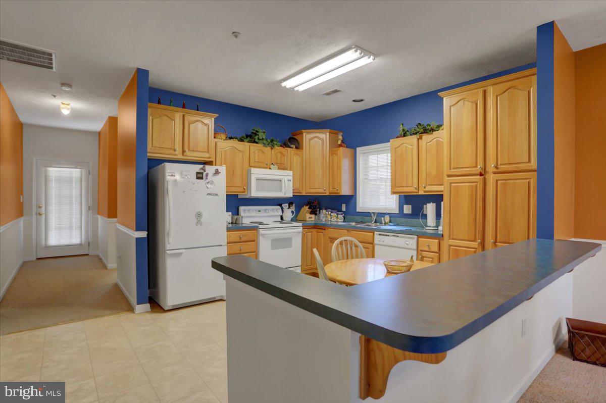 SUMMERLAND MANOR - Residential