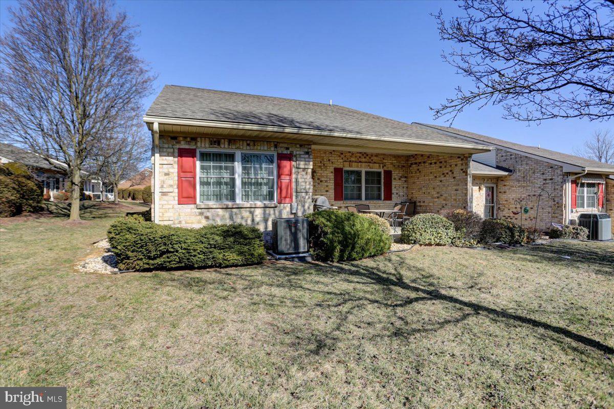 SUMMERLAND MANOR - Residential