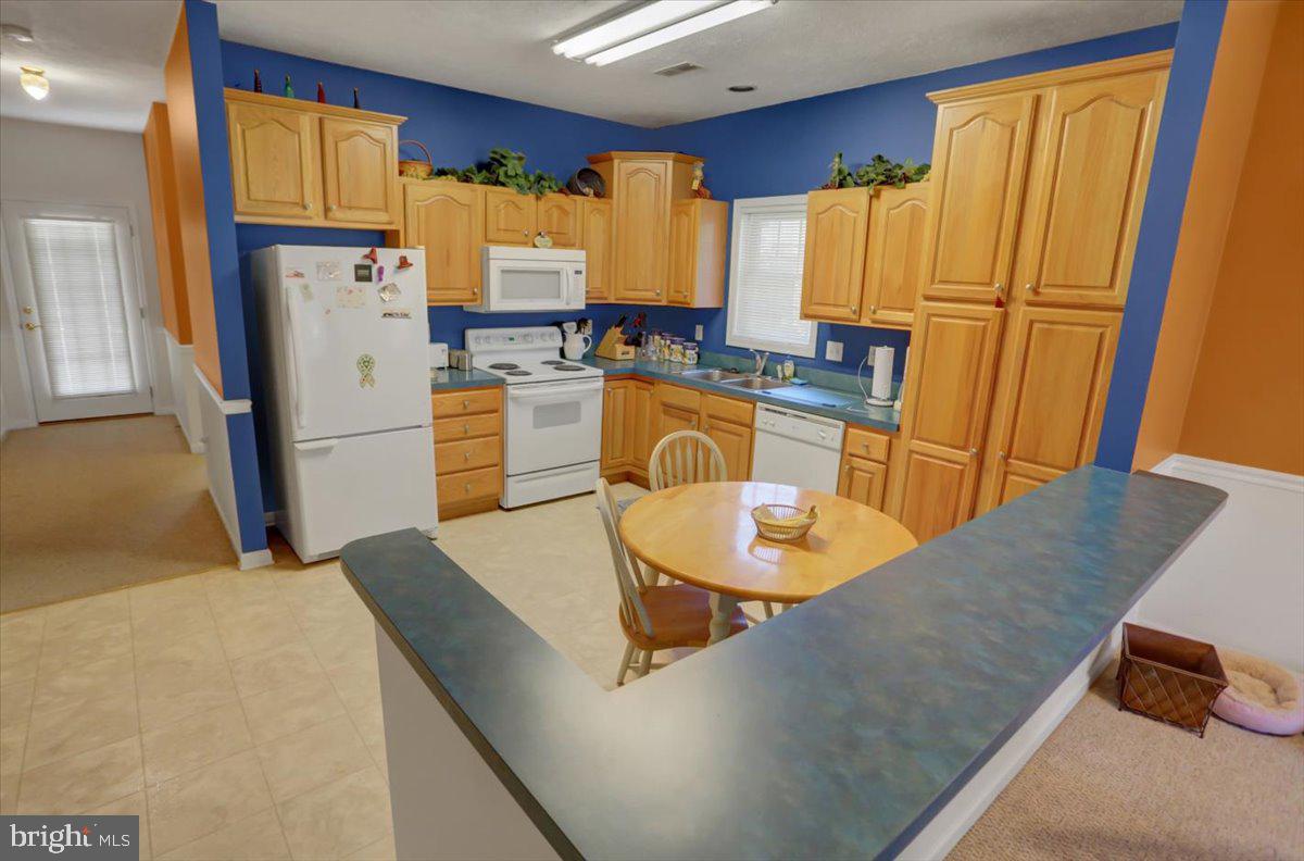 SUMMERLAND MANOR - Residential