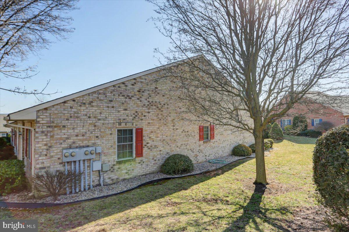 SUMMERLAND MANOR - Residential