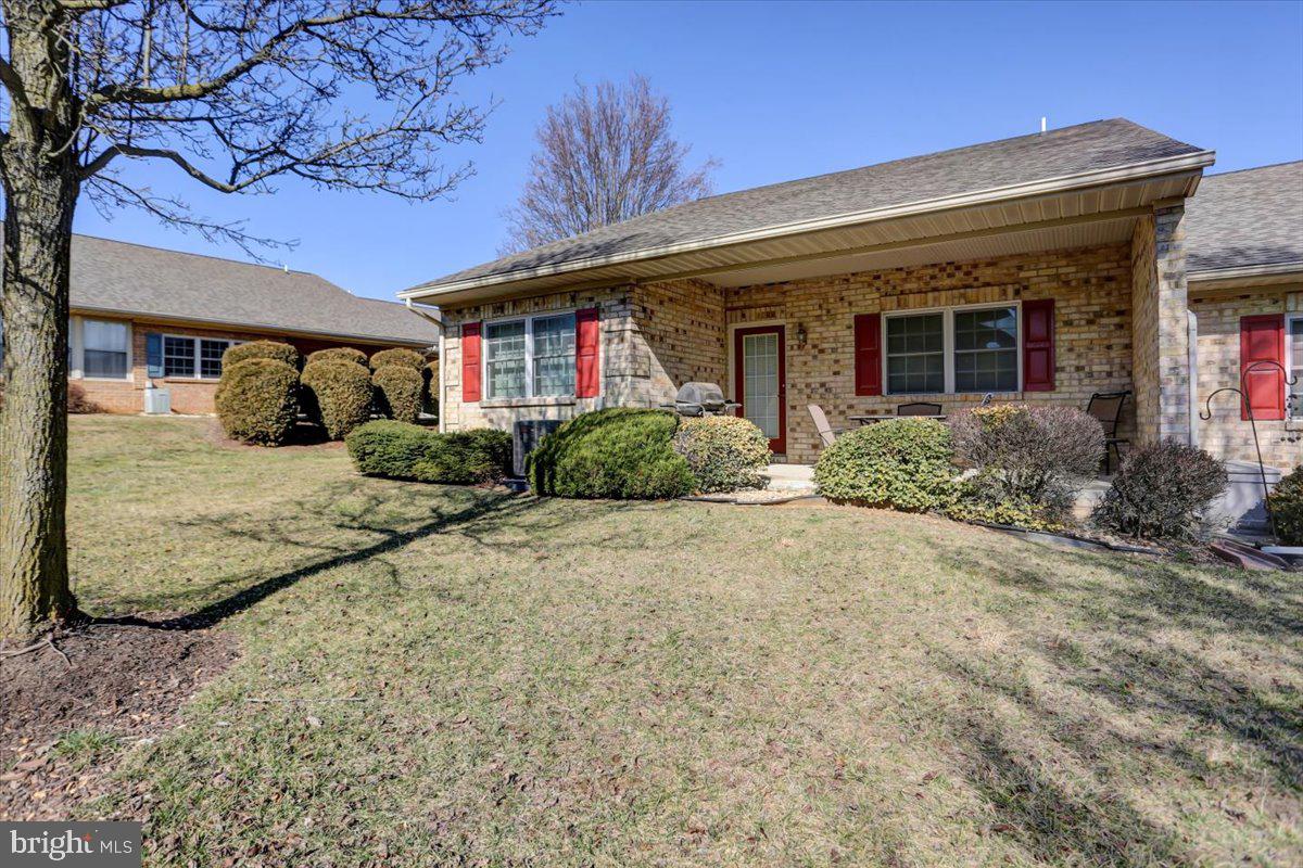 SUMMERLAND MANOR - Residential