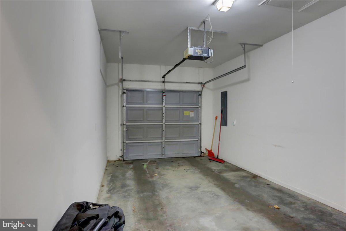 SUMMERLAND MANOR - Residential