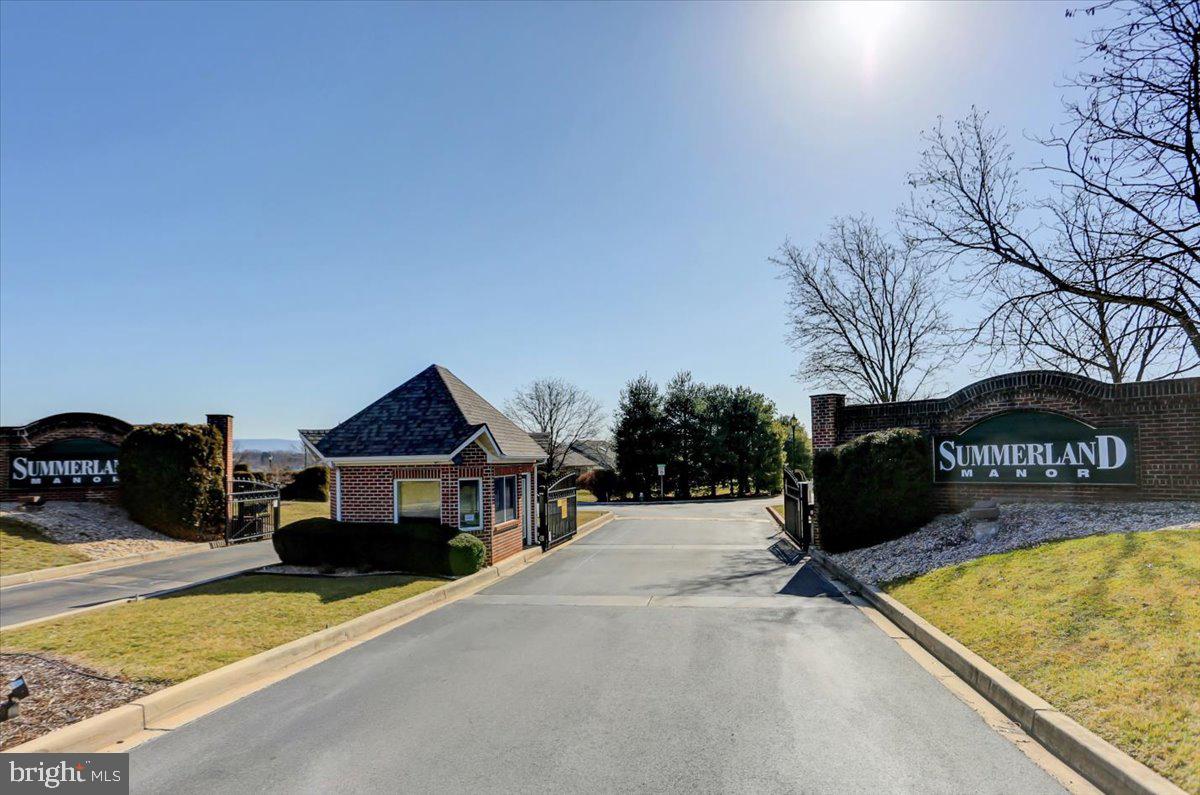 SUMMERLAND MANOR - Residential