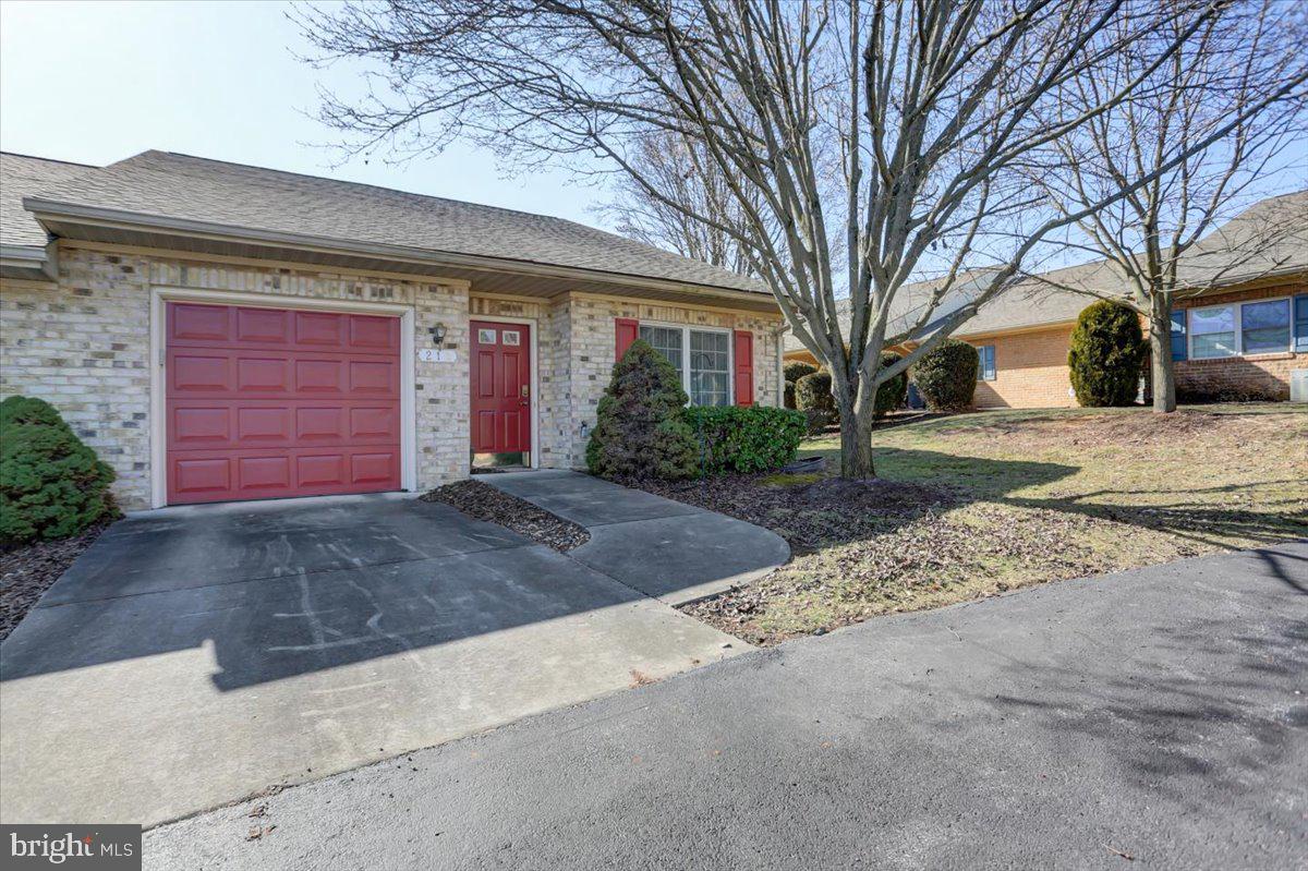 SUMMERLAND MANOR - Residential