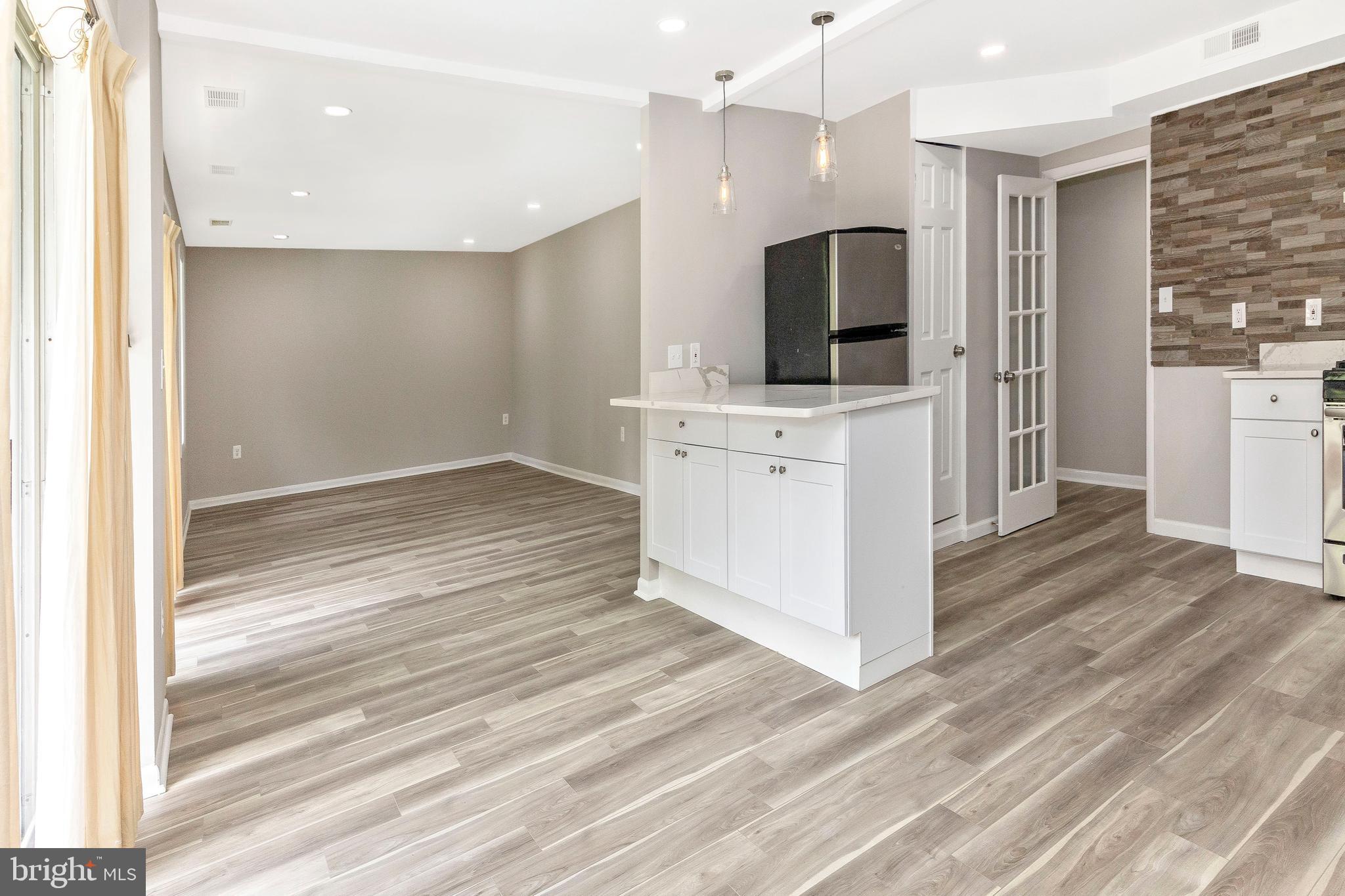 VILLAGE OF WILDE LAKE - Residential