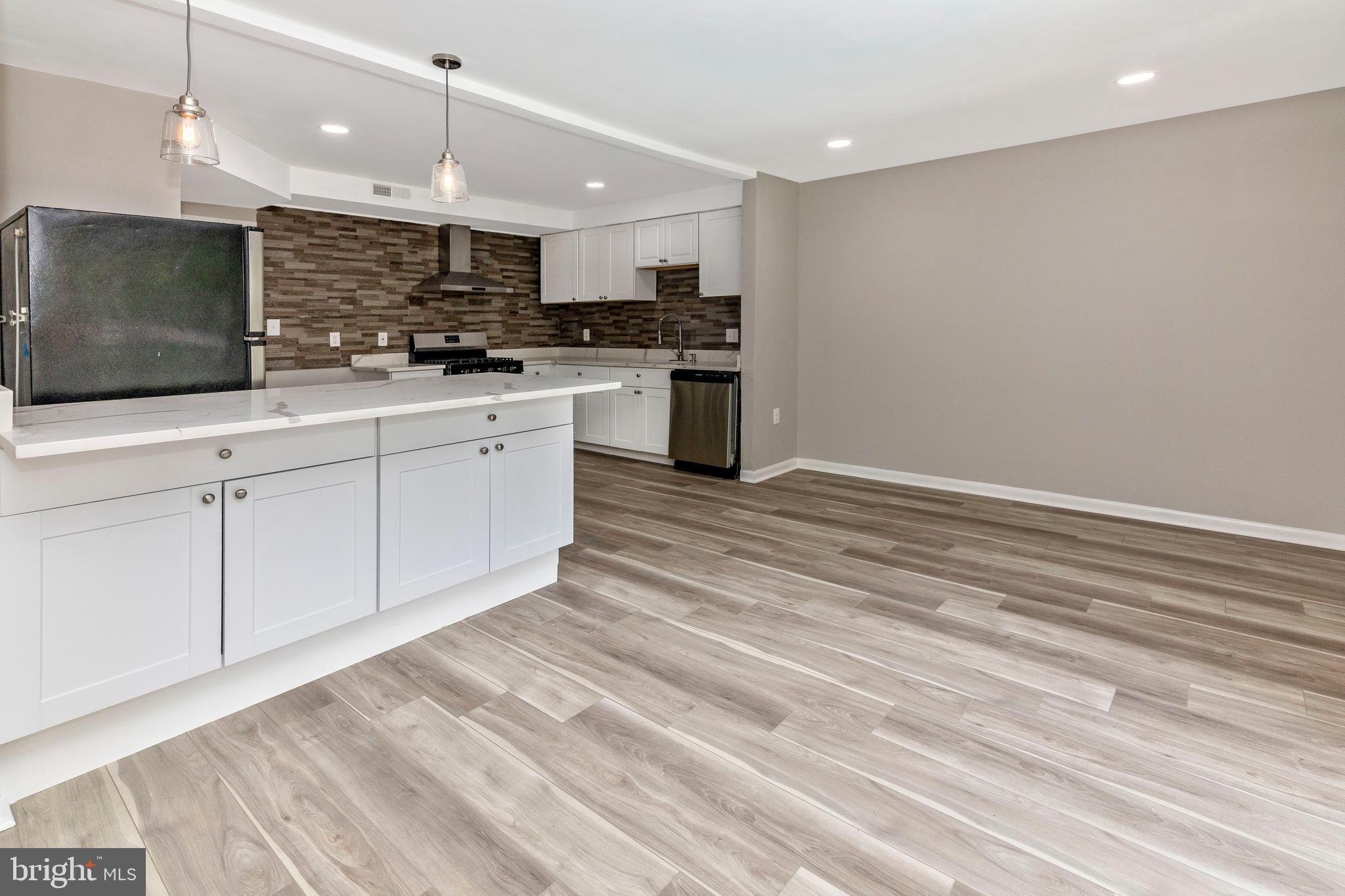 VILLAGE OF WILDE LAKE - Residential