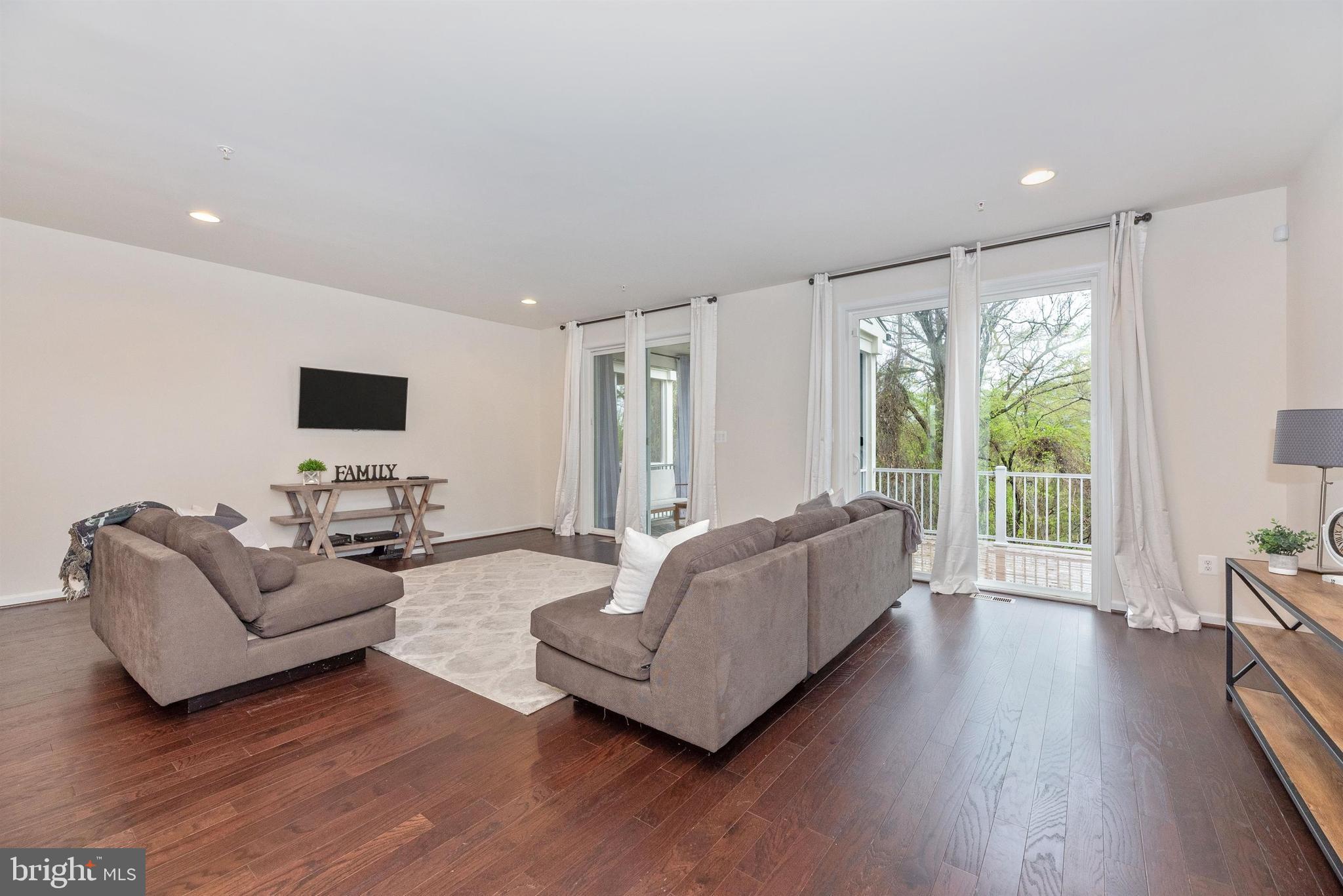 TALLYN RIDGE - Residential