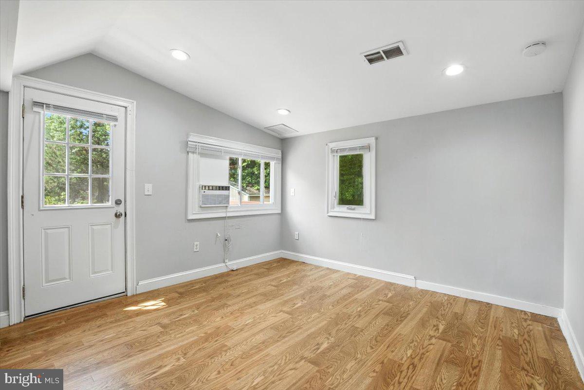 DALE CITY - Residential Lease