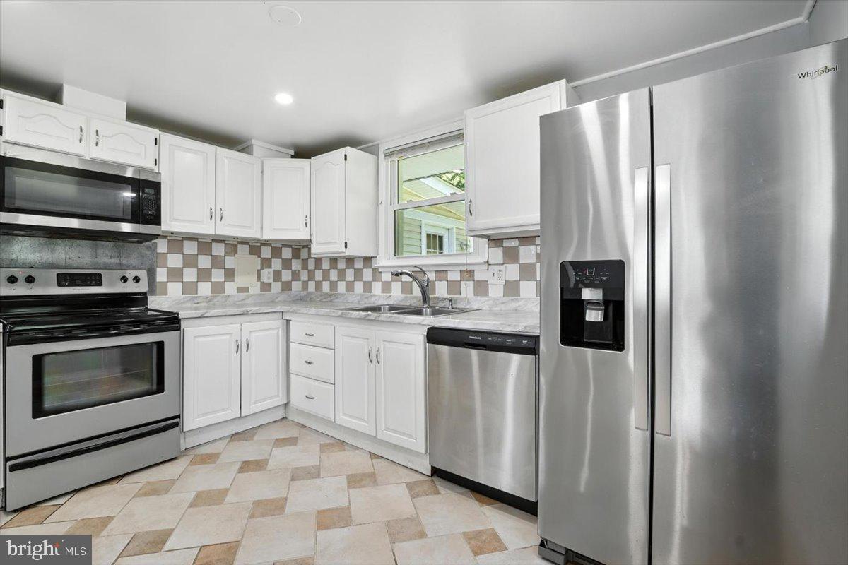 DALE CITY - Residential Lease