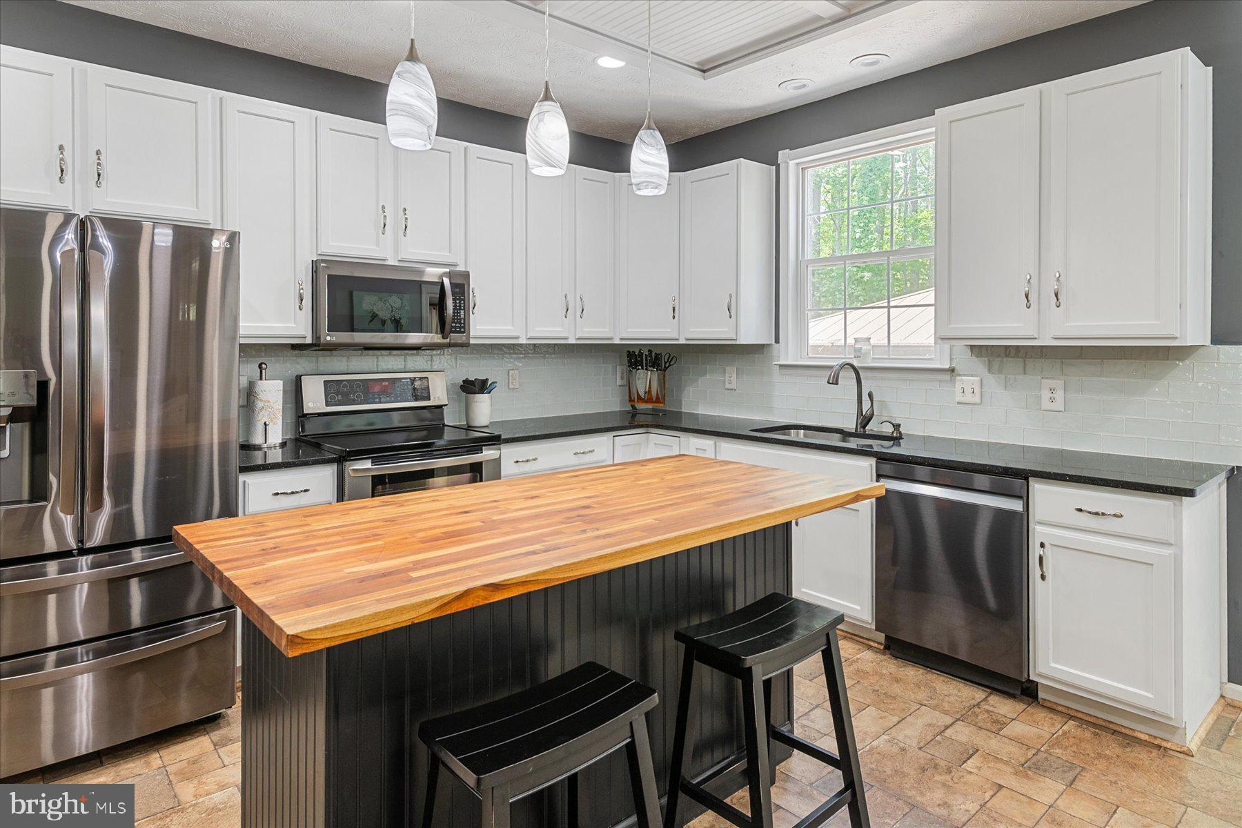 TIMBER LANE THE WOODS - Residential