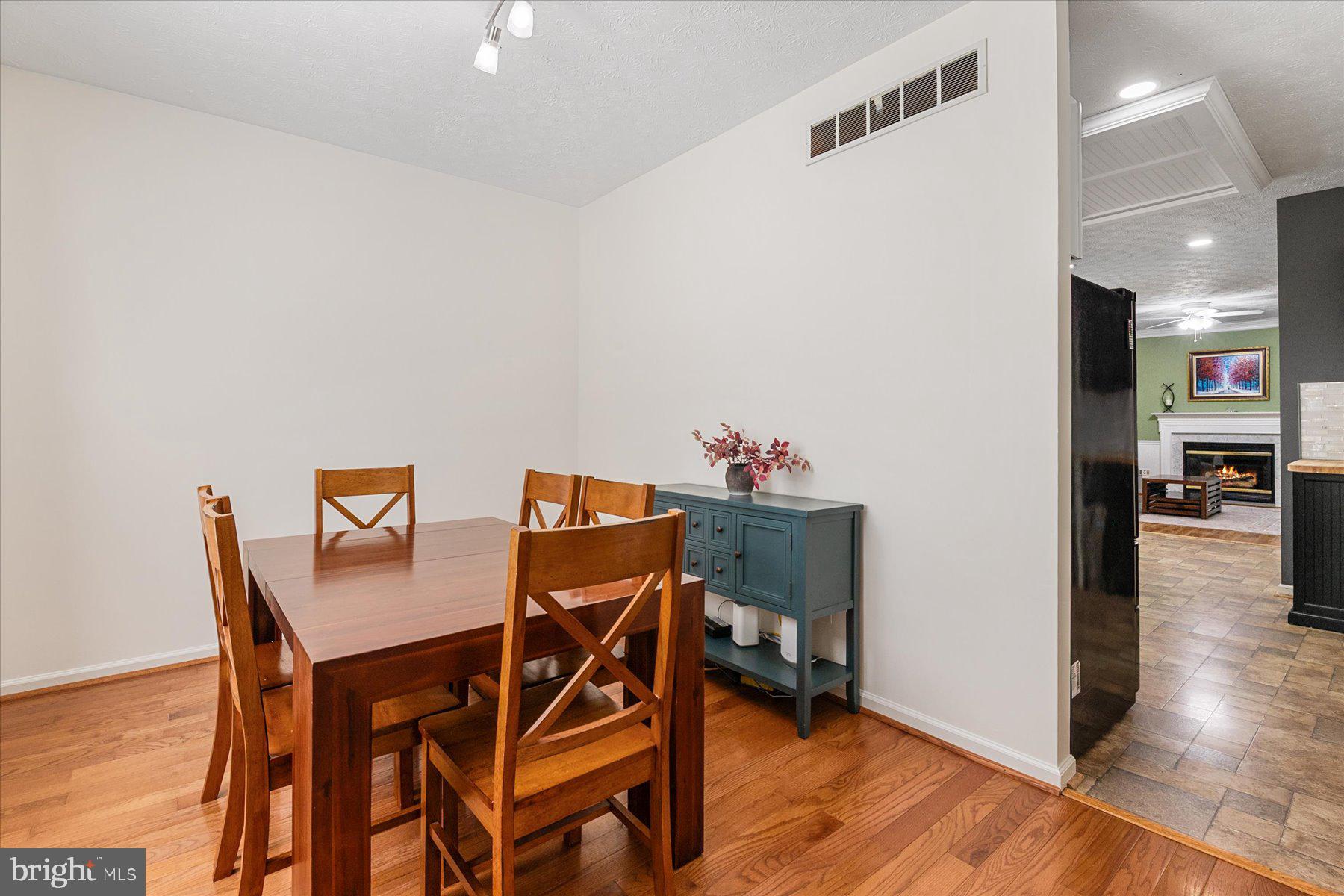 TIMBER LANE THE WOODS - Residential