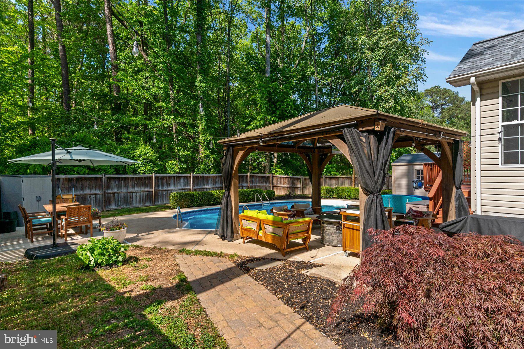 TIMBER LANE THE WOODS - Residential