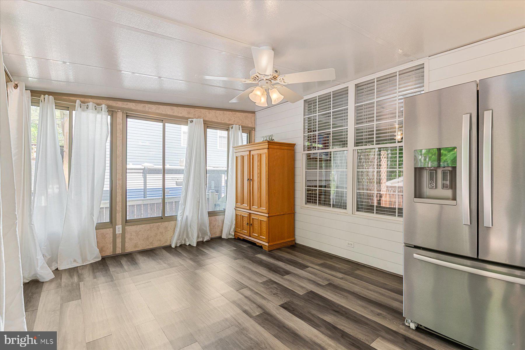 TIMBER LANE THE WOODS - Residential