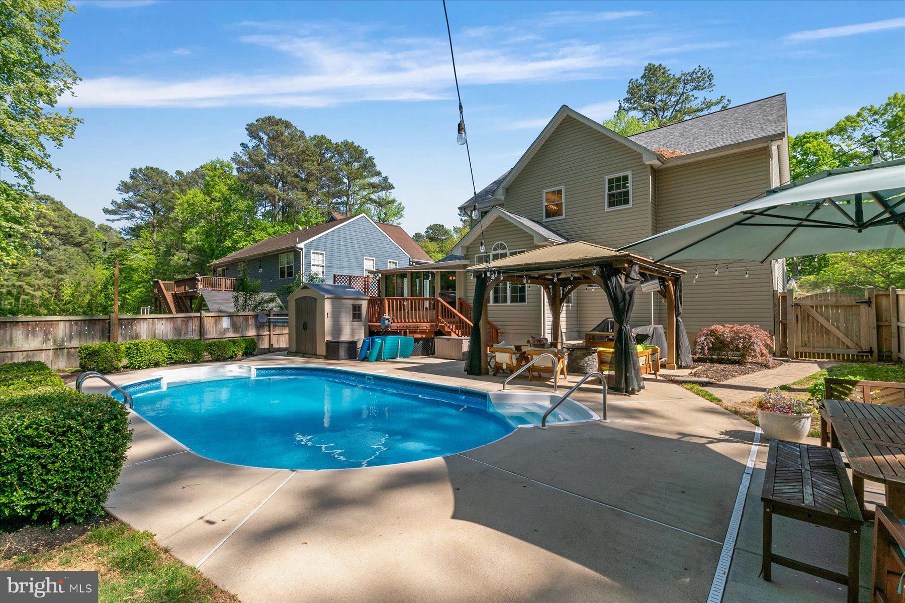 TIMBER LANE THE WOODS - Residential