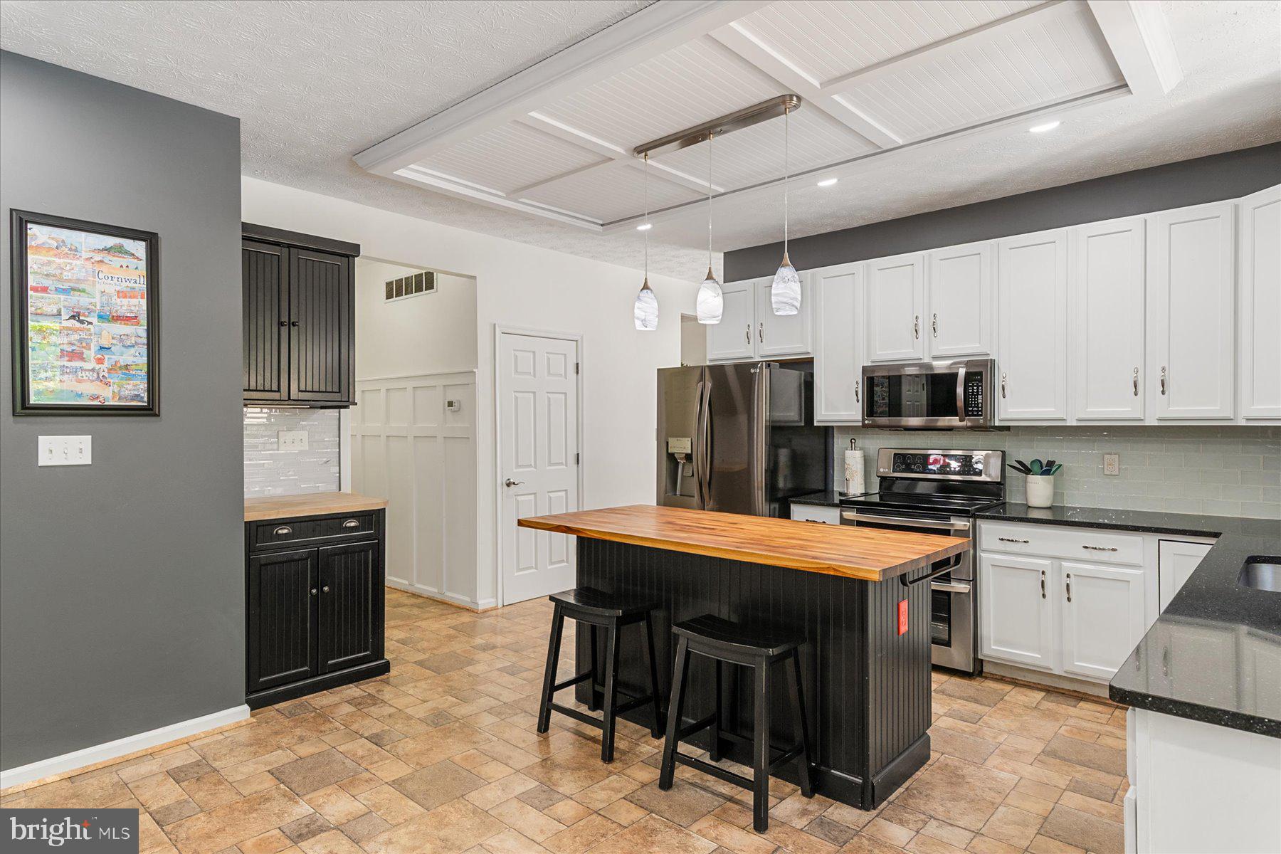 TIMBER LANE THE WOODS - Residential