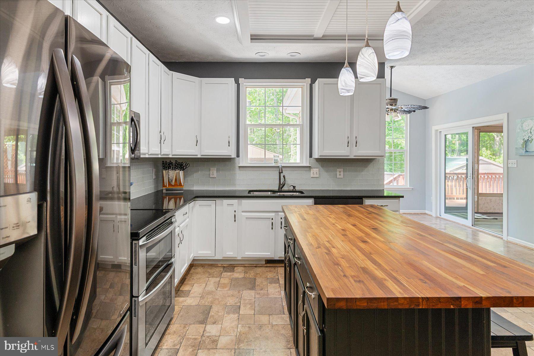 TIMBER LANE THE WOODS - Residential