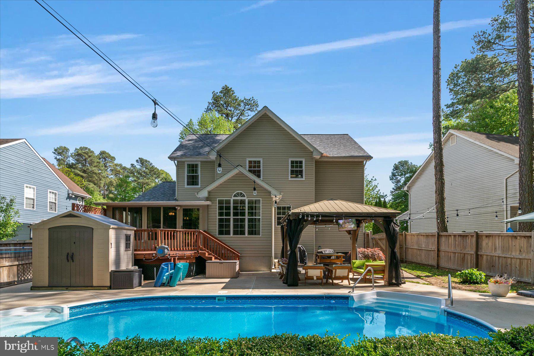 TIMBER LANE THE WOODS - Residential